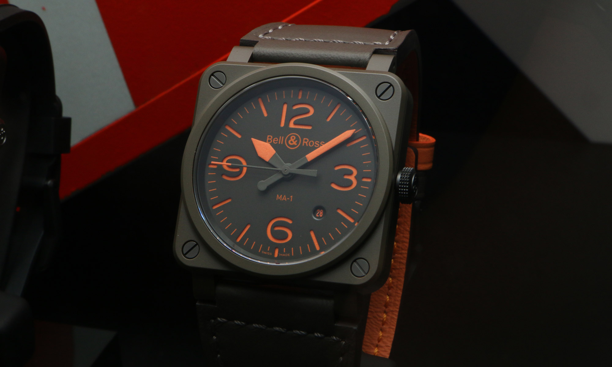 【BASELWORLD 2019】軍事潮跨界！BELL & ROSS竟然用MA-1飛行外套當靈感？