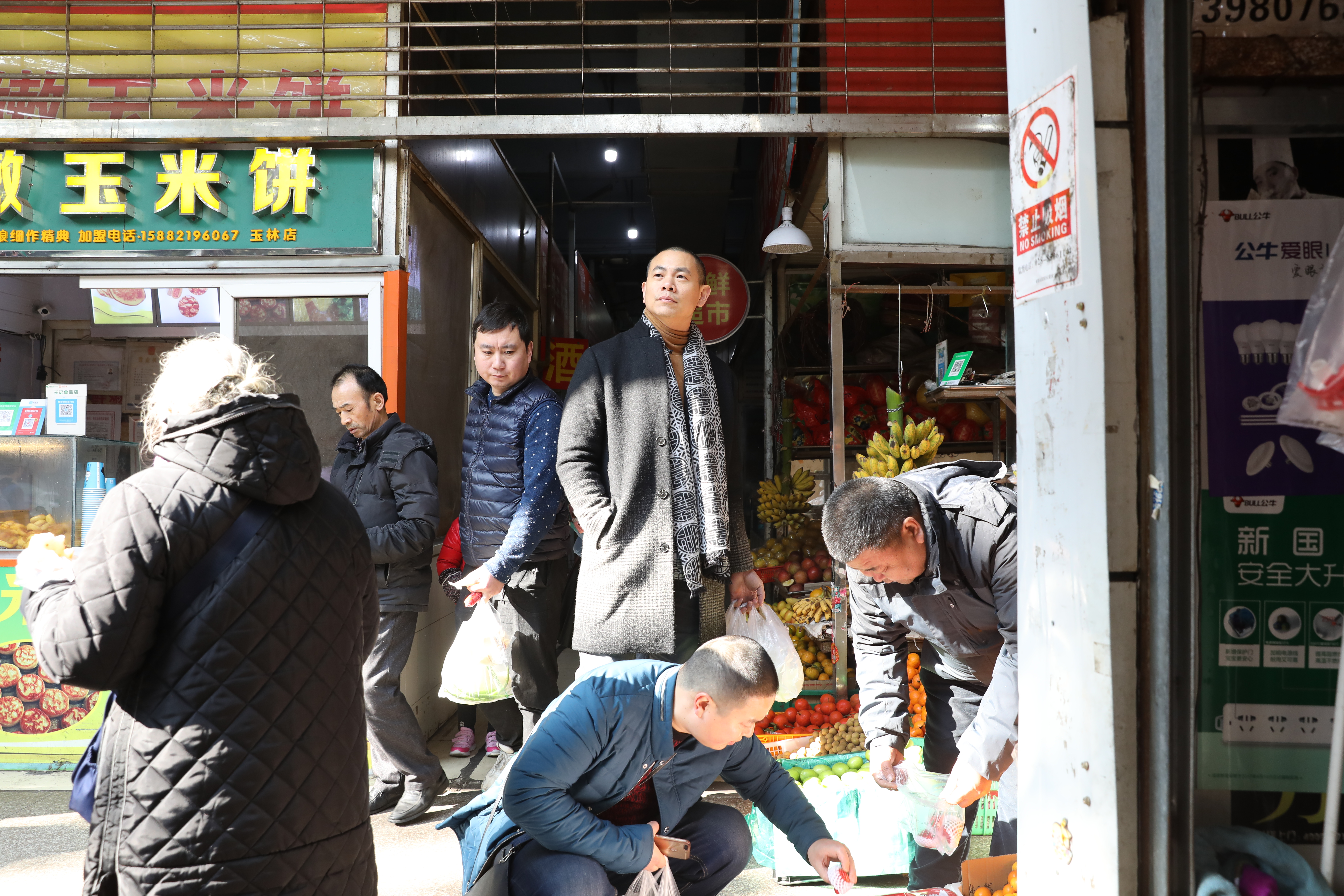 江振誠認為廚師到一個新地方，最先應該熟悉的就是當地的菜市場，他自己身體力行，花了2年把成都的「玉林菜市場」摸透透。