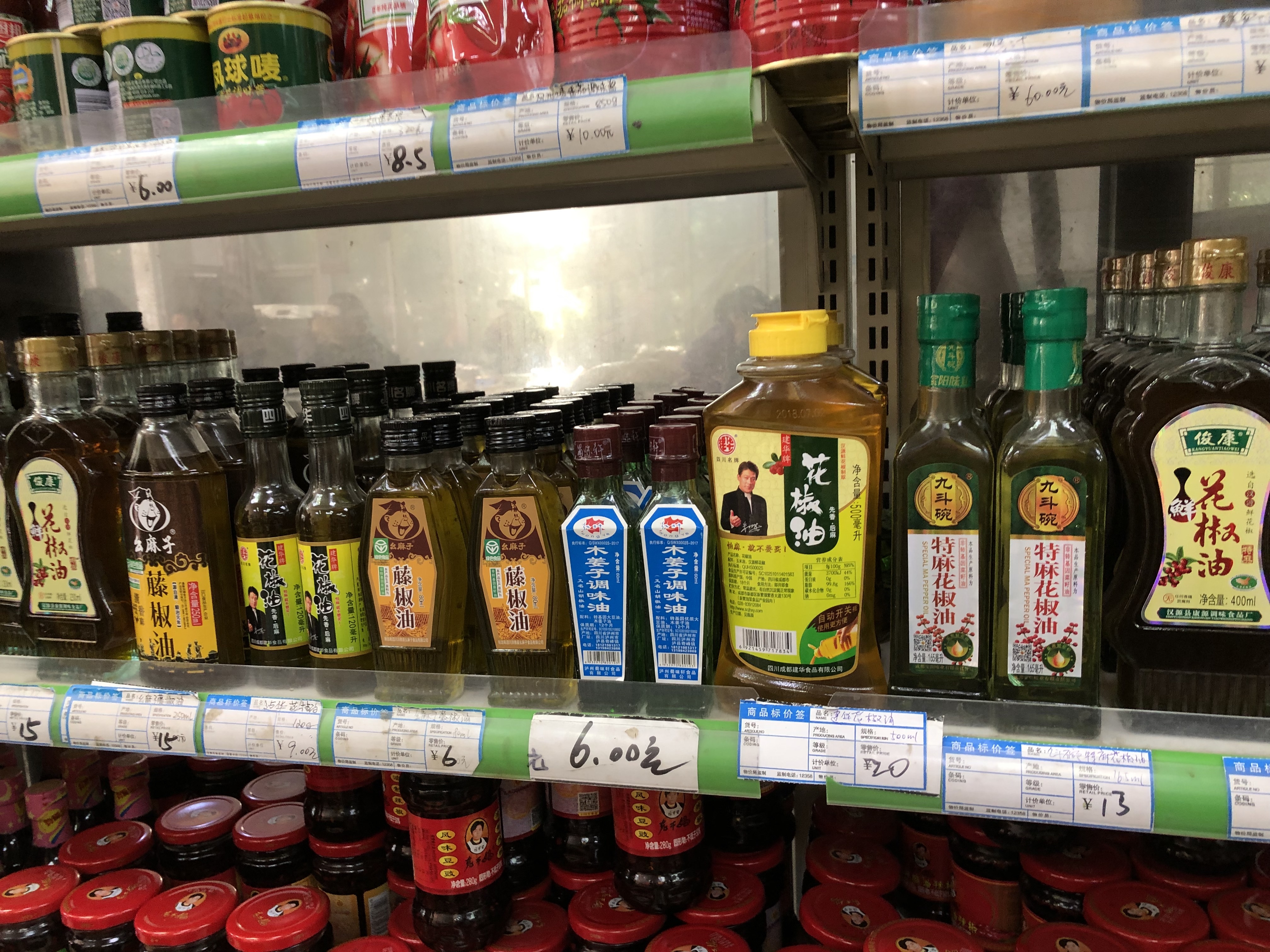 「么麻子藤椒油」的味道是整排花椒油中的佼佼者。