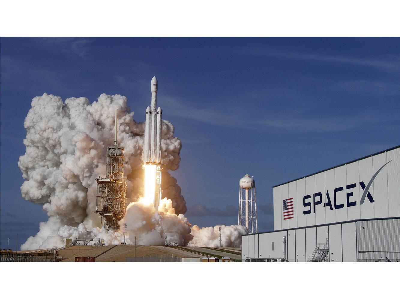 有趣的是，Elon Musk不完全靠TESLA，手上有更具搞頭的Space X。