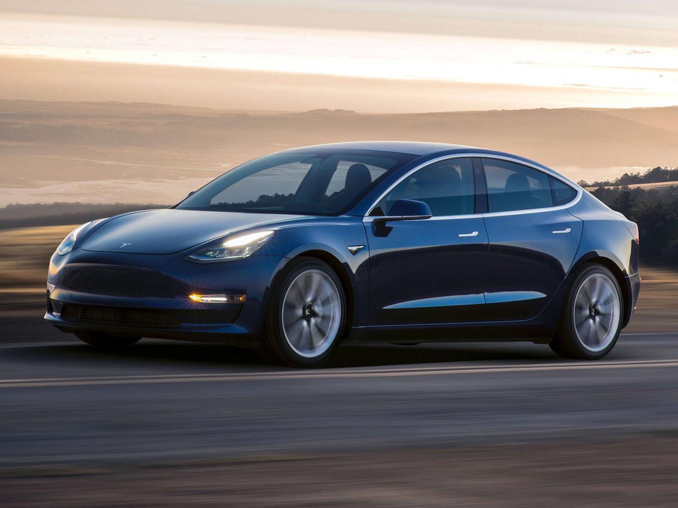 號稱平價電動車的Model 3銷售狀況開高走低，再加上美國政府補助款也不可能無限延續，索性降價求快。圖為Model 3系列。
