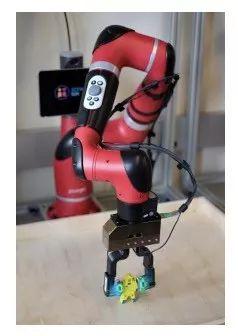 機器人可以用摸的來辨識物體（來源：arxiv.org）