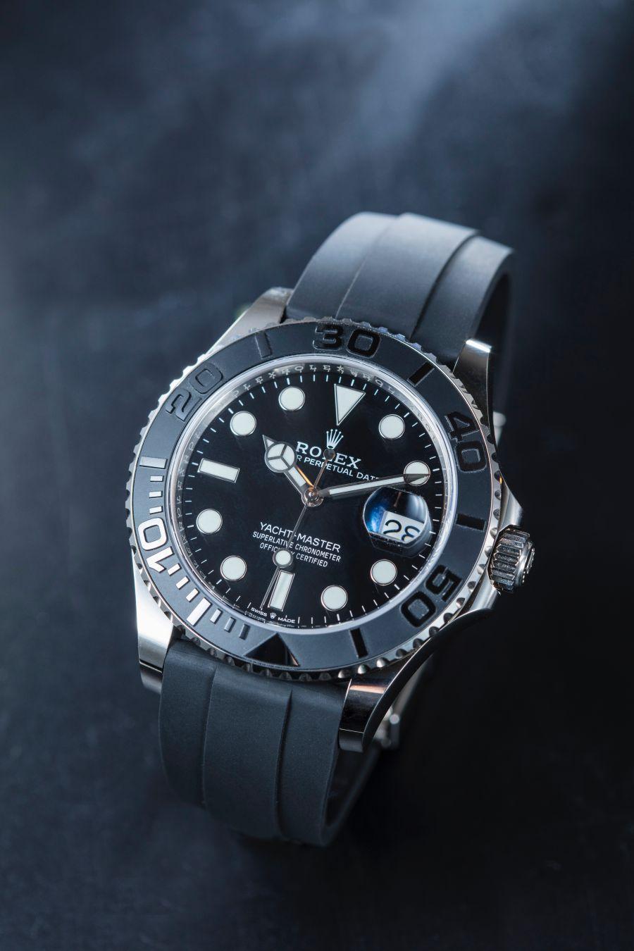 Oyster Perpetual Yacht-Master 42推出全新尺寸及18CT白色黃金材質。