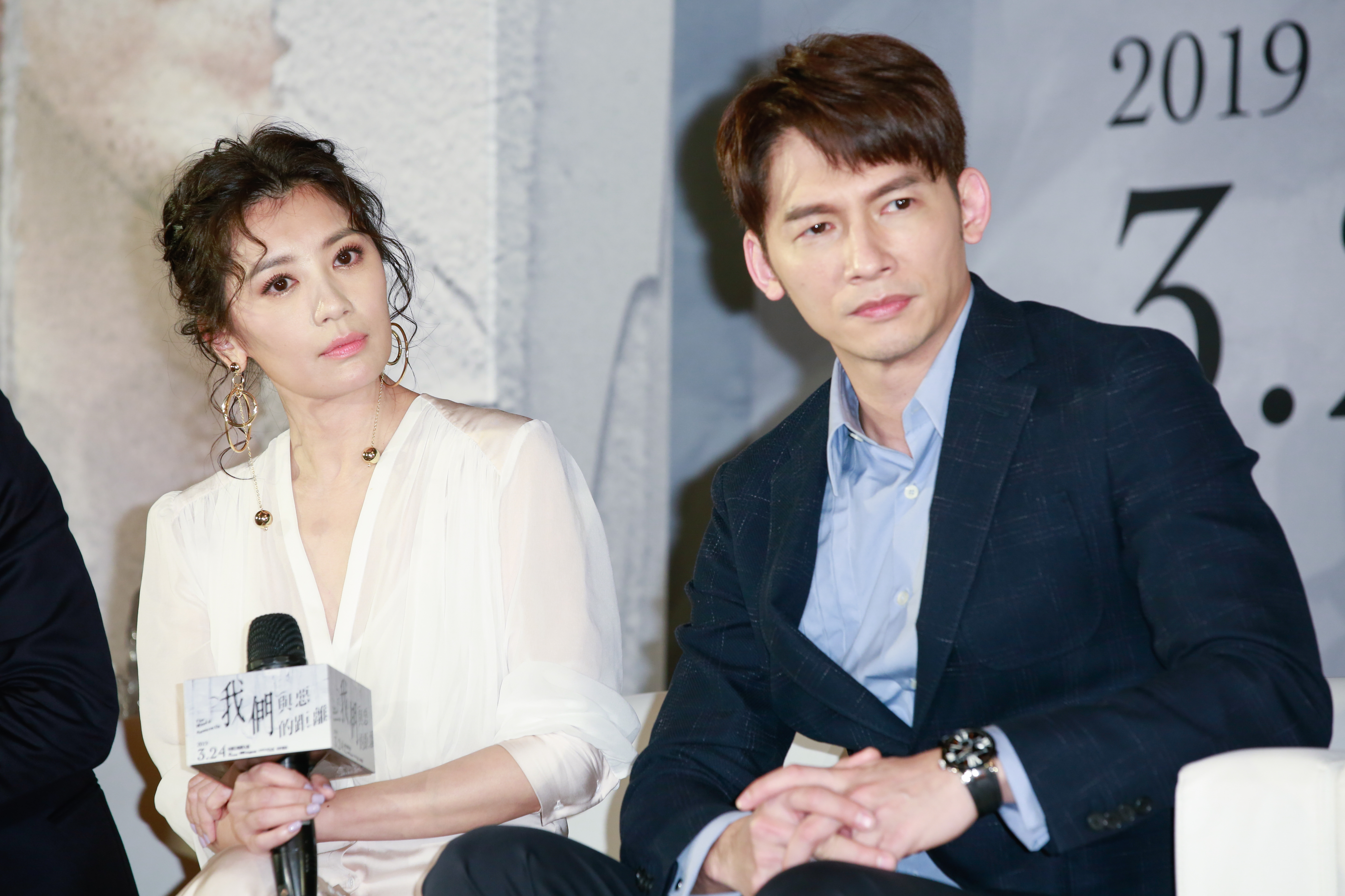 賈靜雯與溫昇豪在戲中飾演頓失愛兒的夫妻，走不出傷痛的兩人一直吵架。