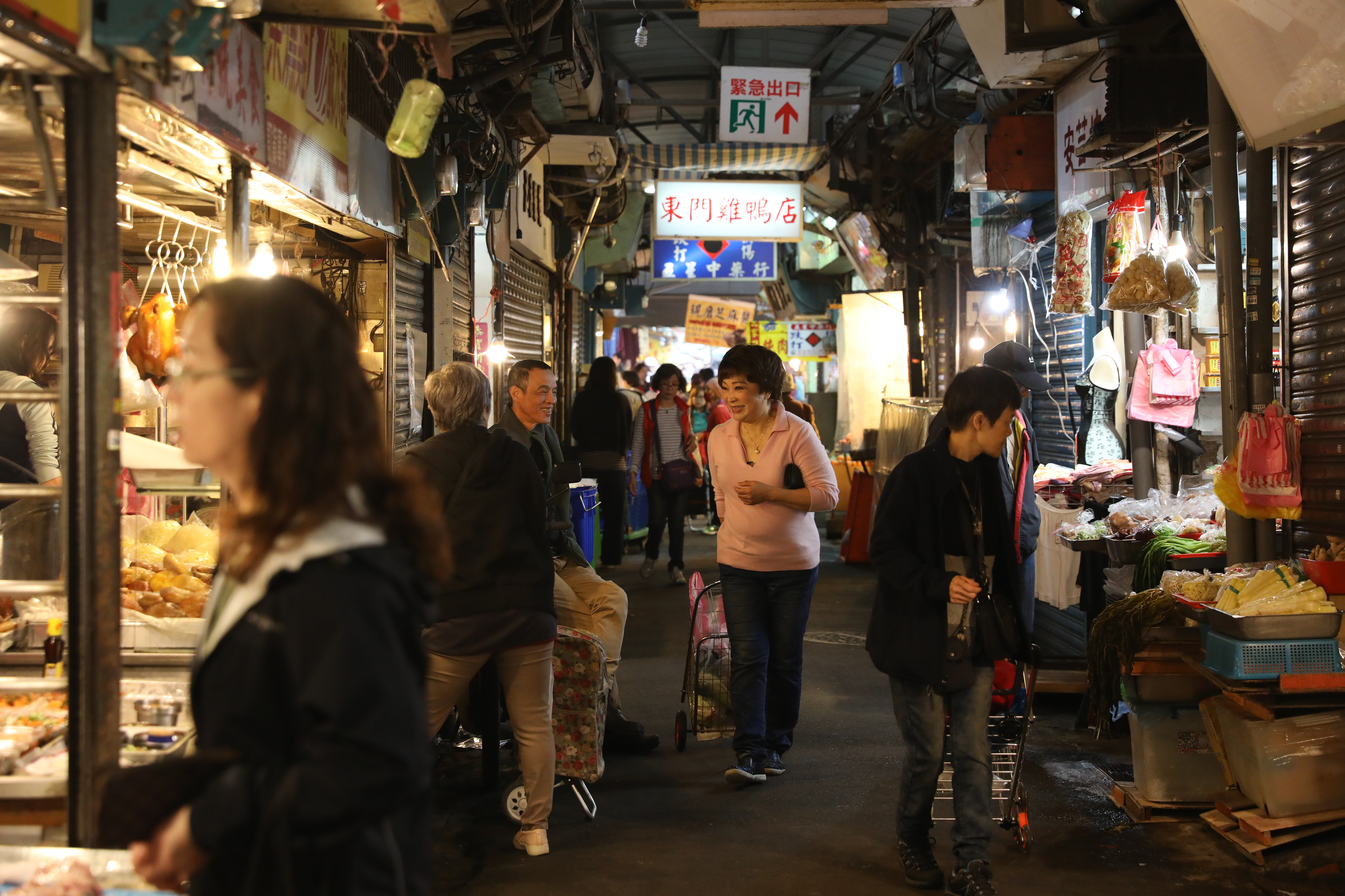 從傅培梅到程安琪（圖中），這跨越兩代的料理母女名人，對「東門市場」都有深厚情感。