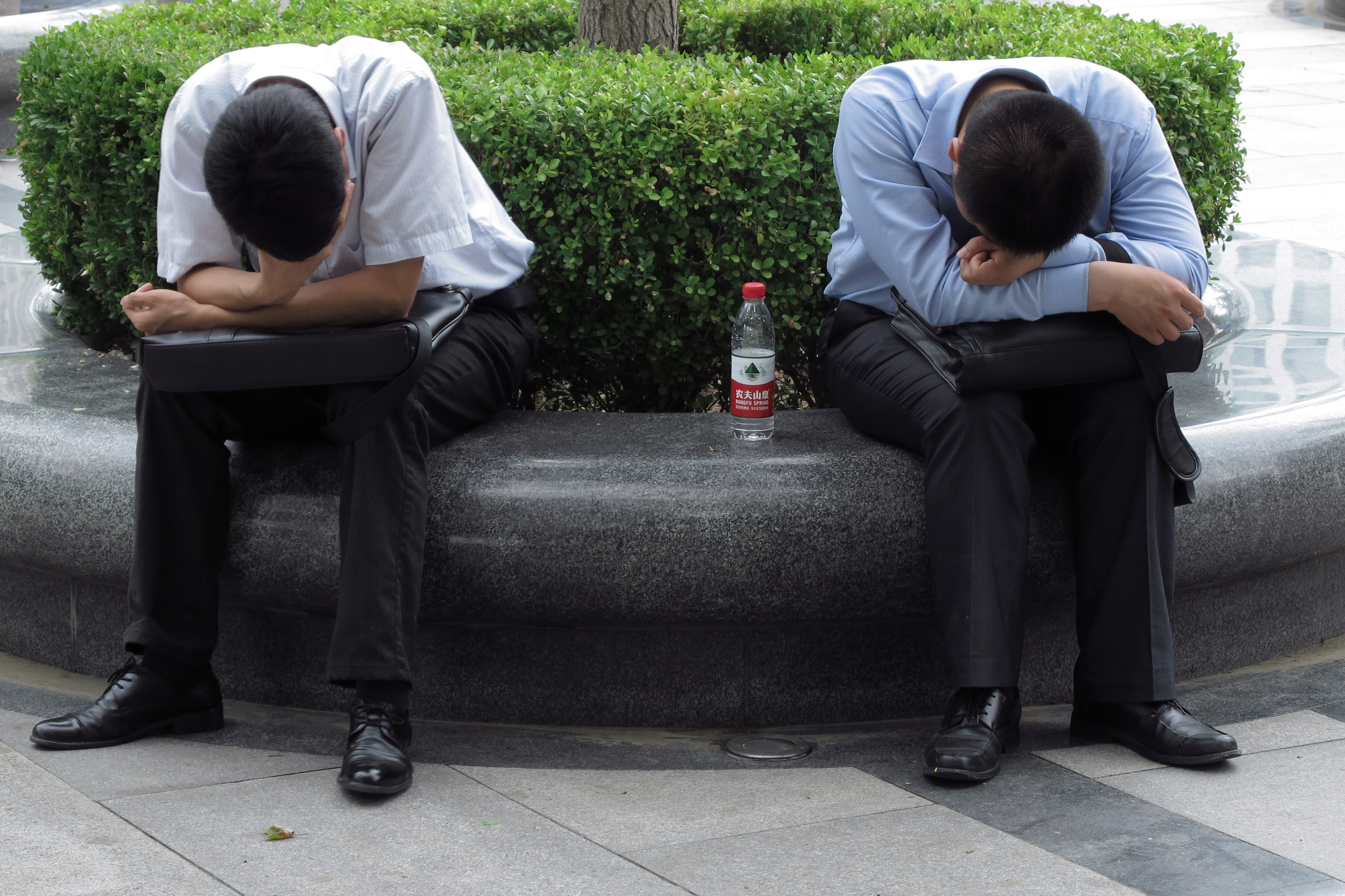 北京，中關村，上班族把握午休時間小憩。（東方IC）