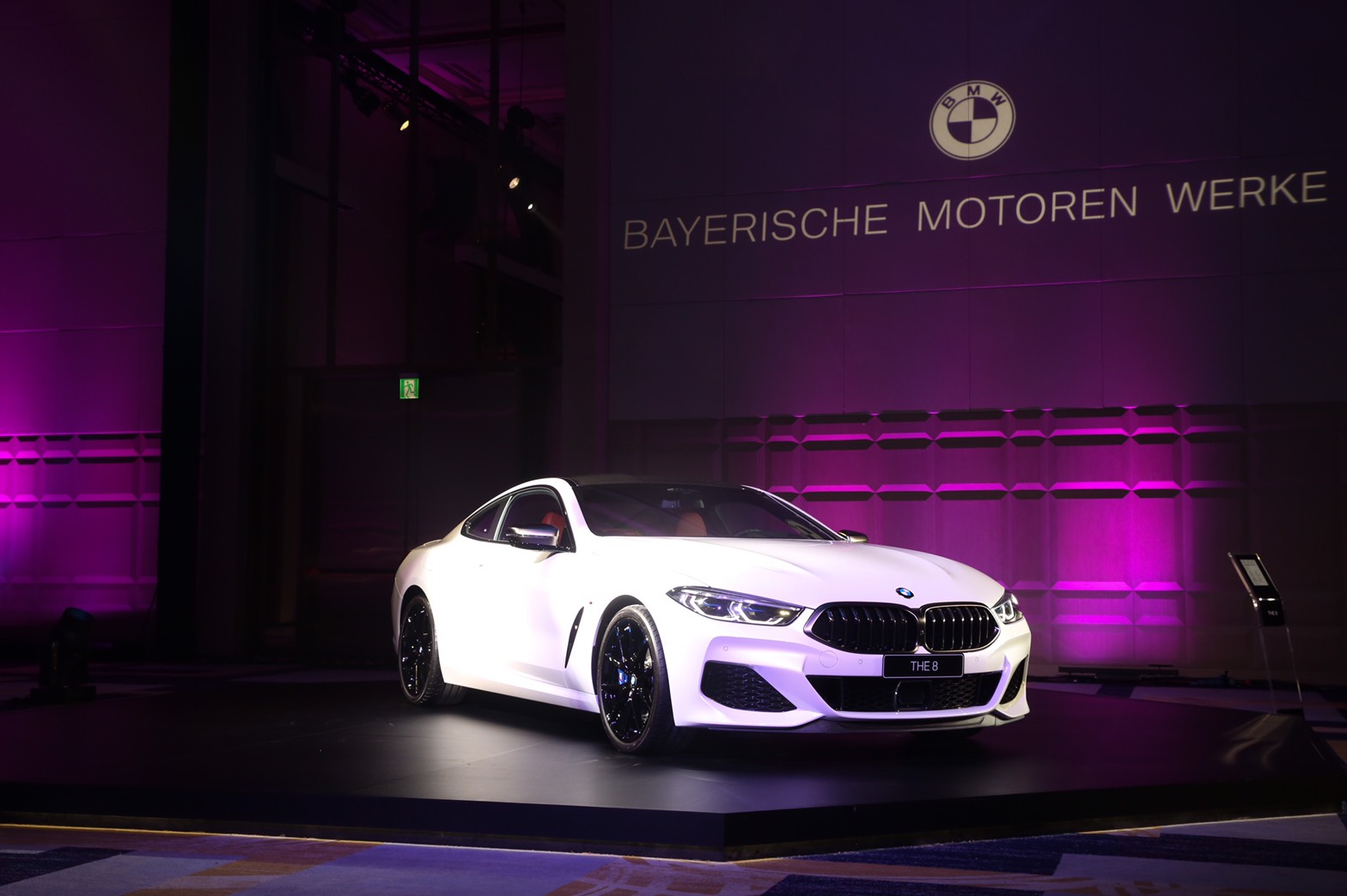 睽違20年，BMW豪華旗艦8系列登台，搶攻金字塔頂端客層，入門的BMW M850i每輛678萬元起。