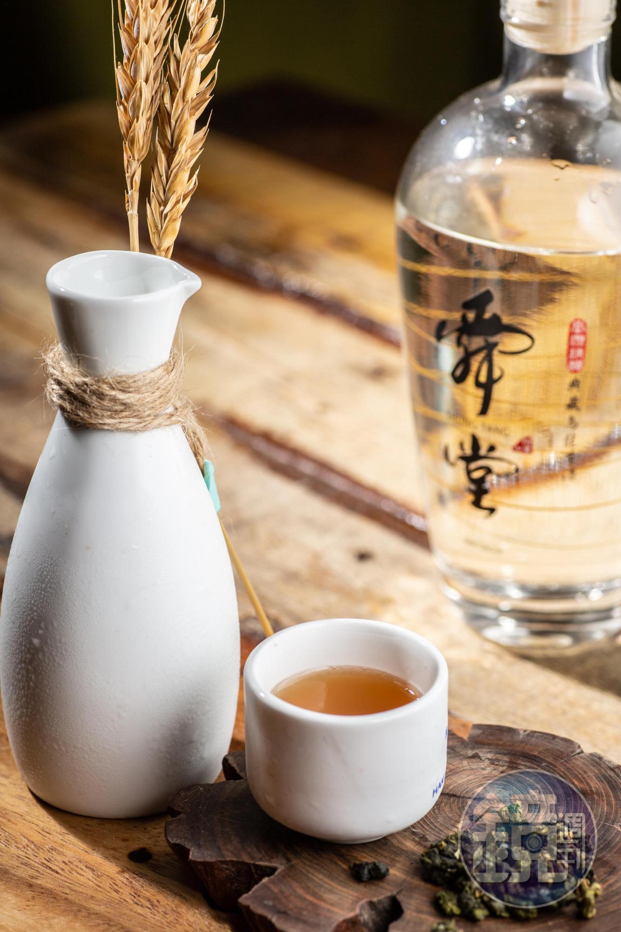 「馨慧的養生生活」元素簡單,卻很能彰顯茶酒本身的清雅。(350元/杯)