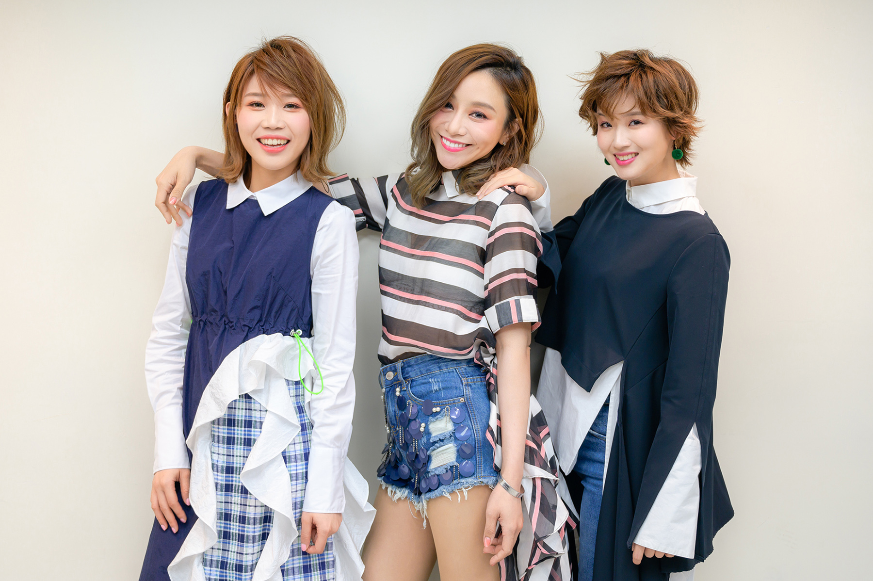 女團慢慢說請到藍又時操刀新歌，不只填詞譜曲、還一起溫暖合唱。（寬宏藝術提供）