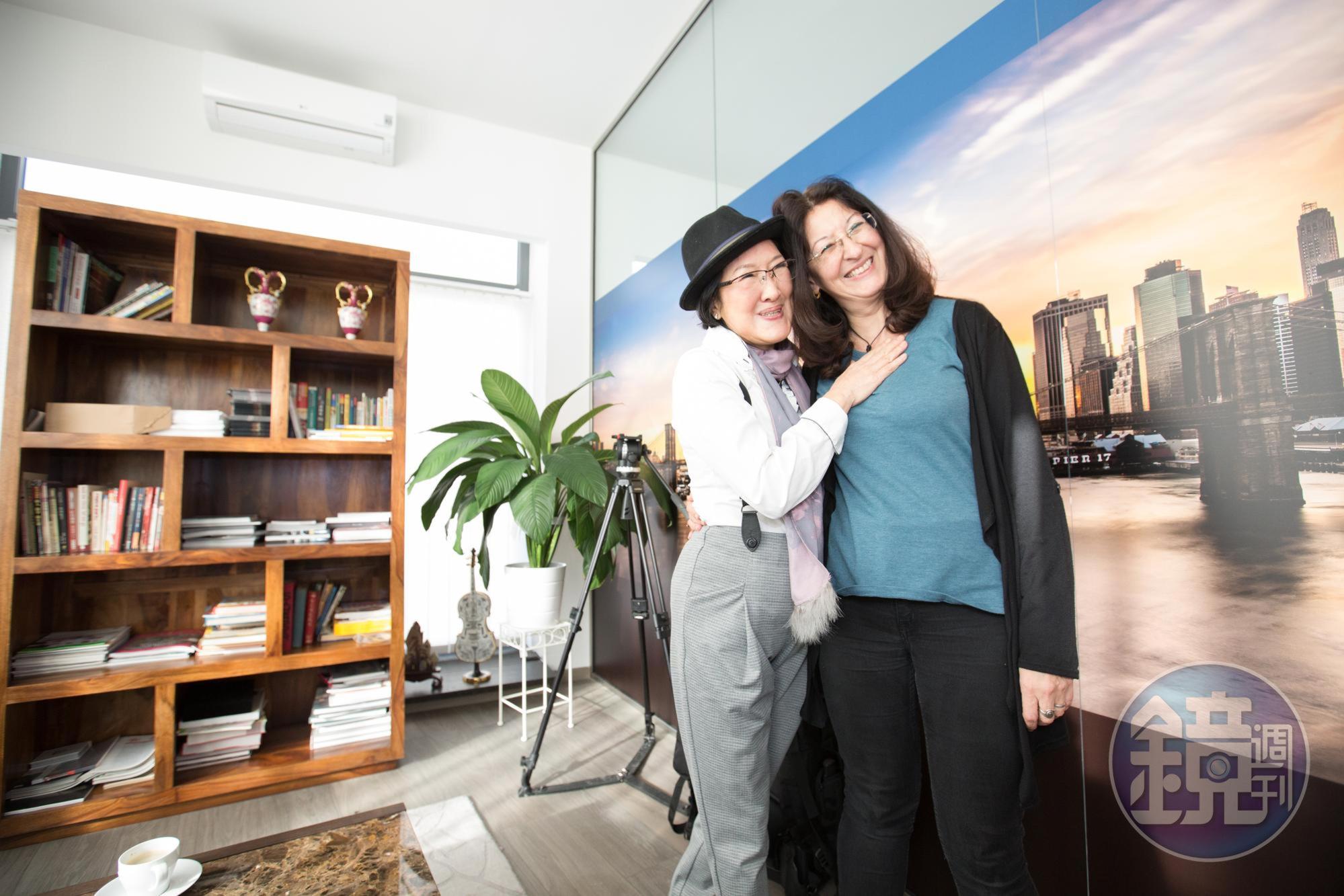 張春娟（左）帶人帶心，不少員工都在公司效力超過30年，感情親密像一家人。