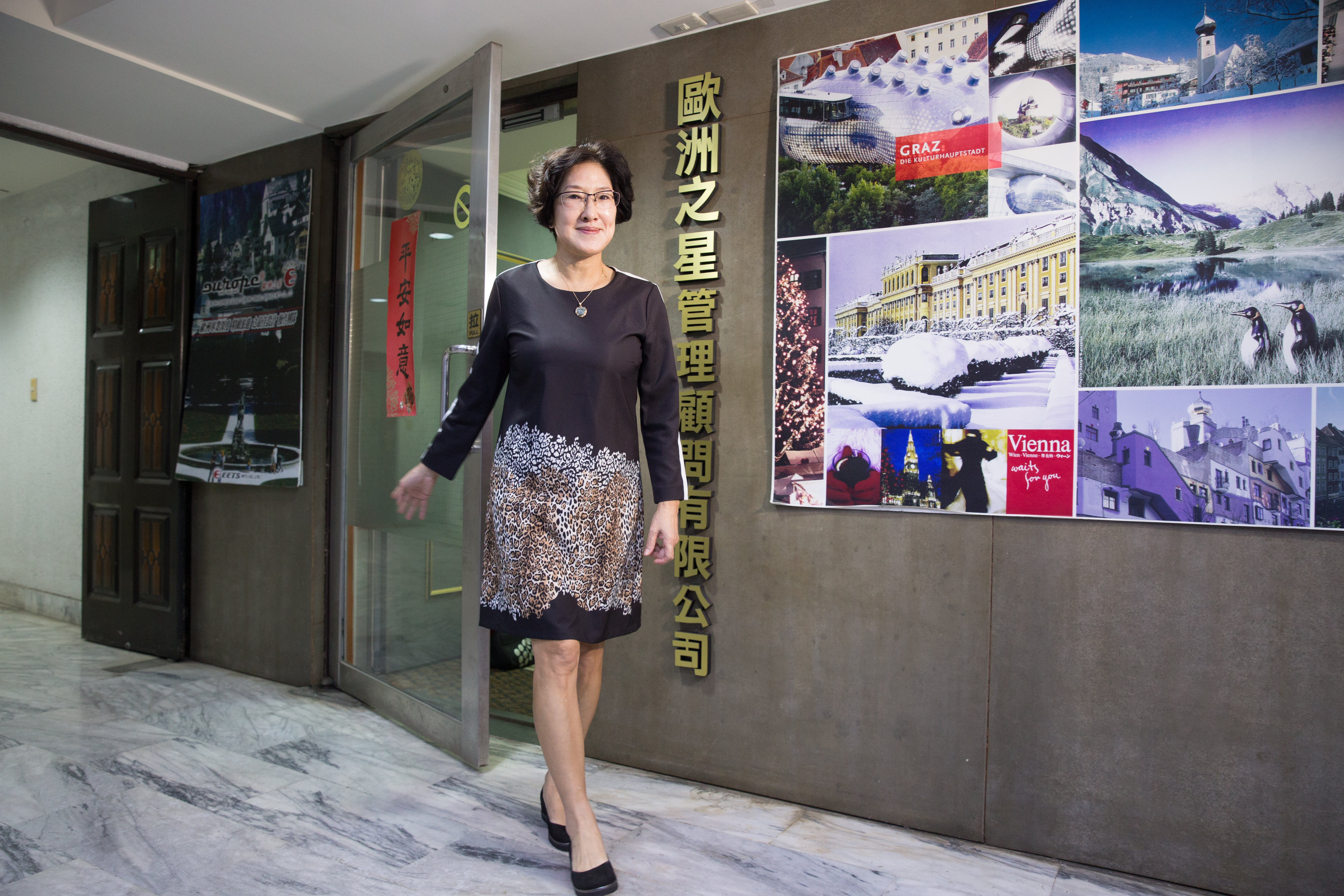 背負員工的期待，張春娟展露女強人的一面，將旅行社生意經營得有聲有色。