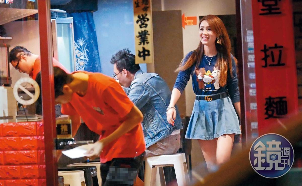 本刊曾在晚餐時段直擊海倫清桃的拉麵店，即使海倫清桃在店坐鎮，生意依然冷冷清清。（本刊資料照）