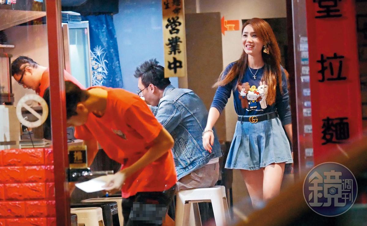 本刊曾在晚餐時段直擊海倫清桃的拉麵店，即使海倫清桃在店坐鎮，生意依然冷冷清清。（本刊資料照）