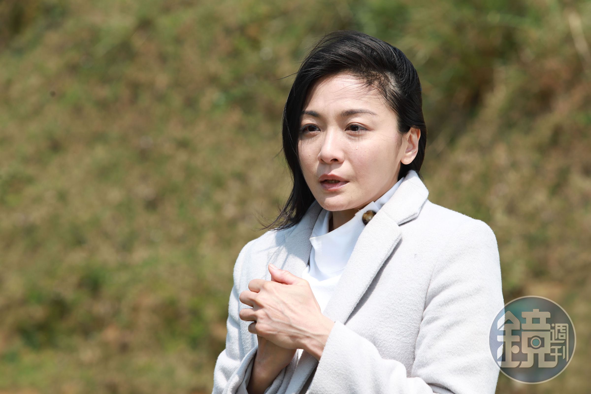 經驗豐富的江祖平對於要吊鋼絲顯得老神在在。（民視提供）