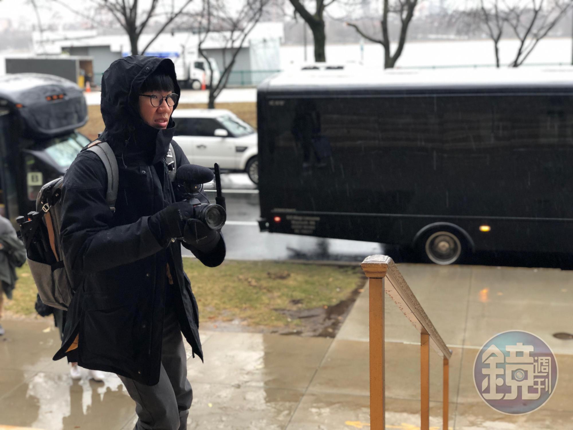 柯P此次訪美，陳家正一路貼身跟拍，事後還負責後製，常熬夜剪影片到破曉。