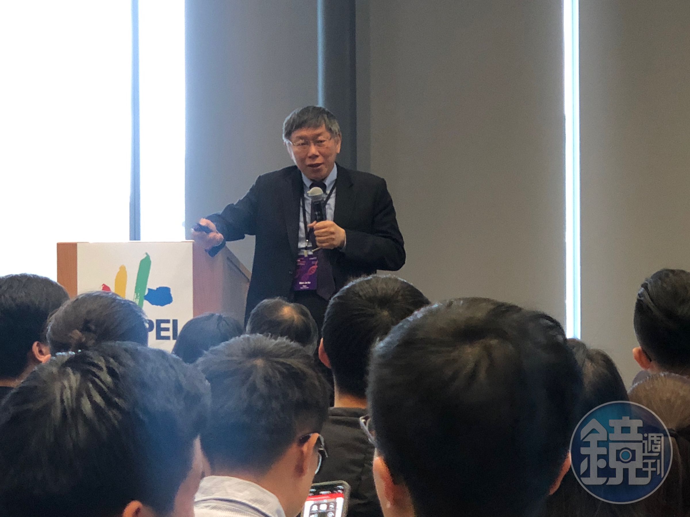 柯文哲在麻省理工學院與台灣留學生座談，自豪北市是多元開放的城市。