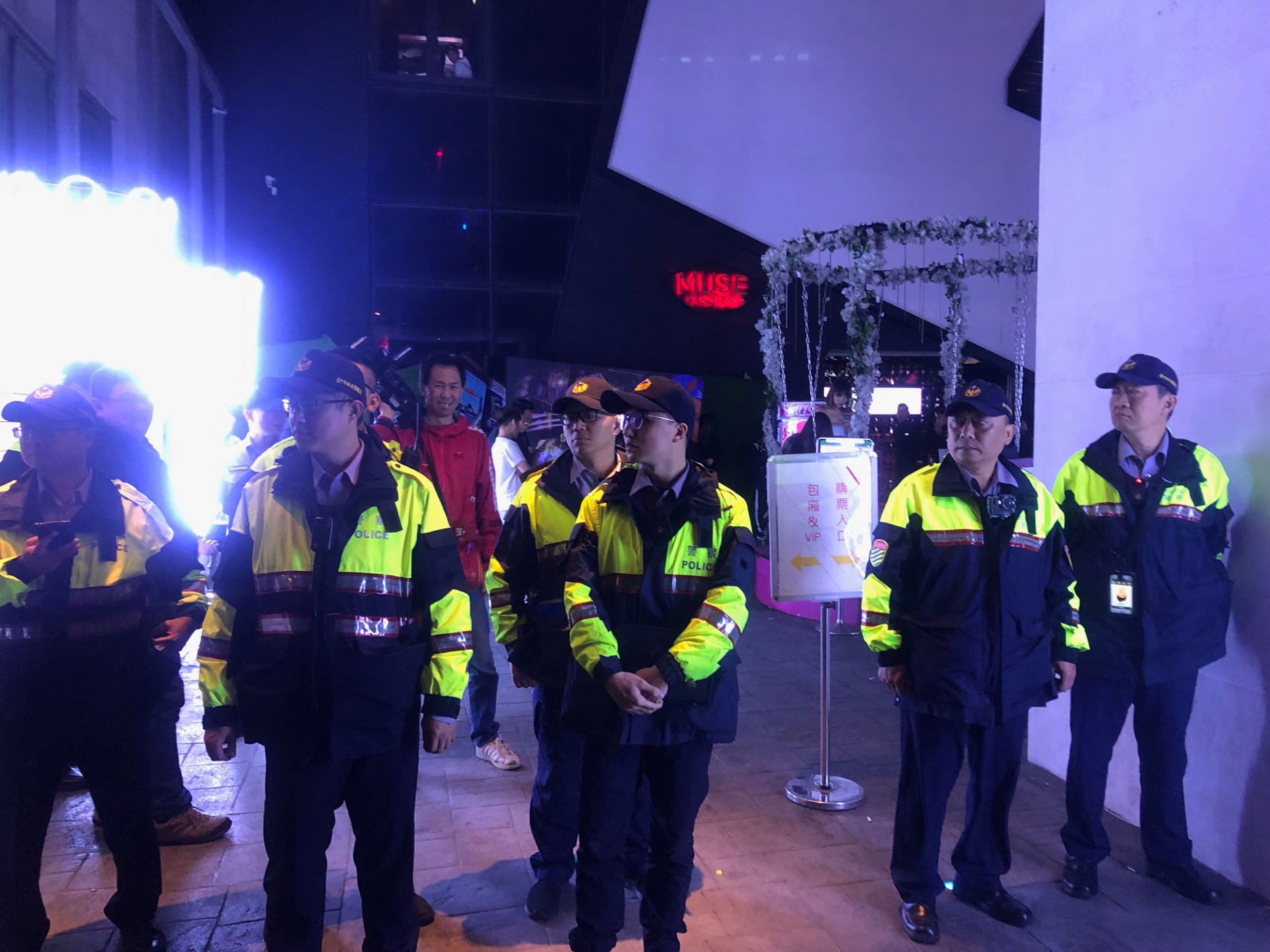 對於鬧事夜店，警方大軍壓境。（警方提供）