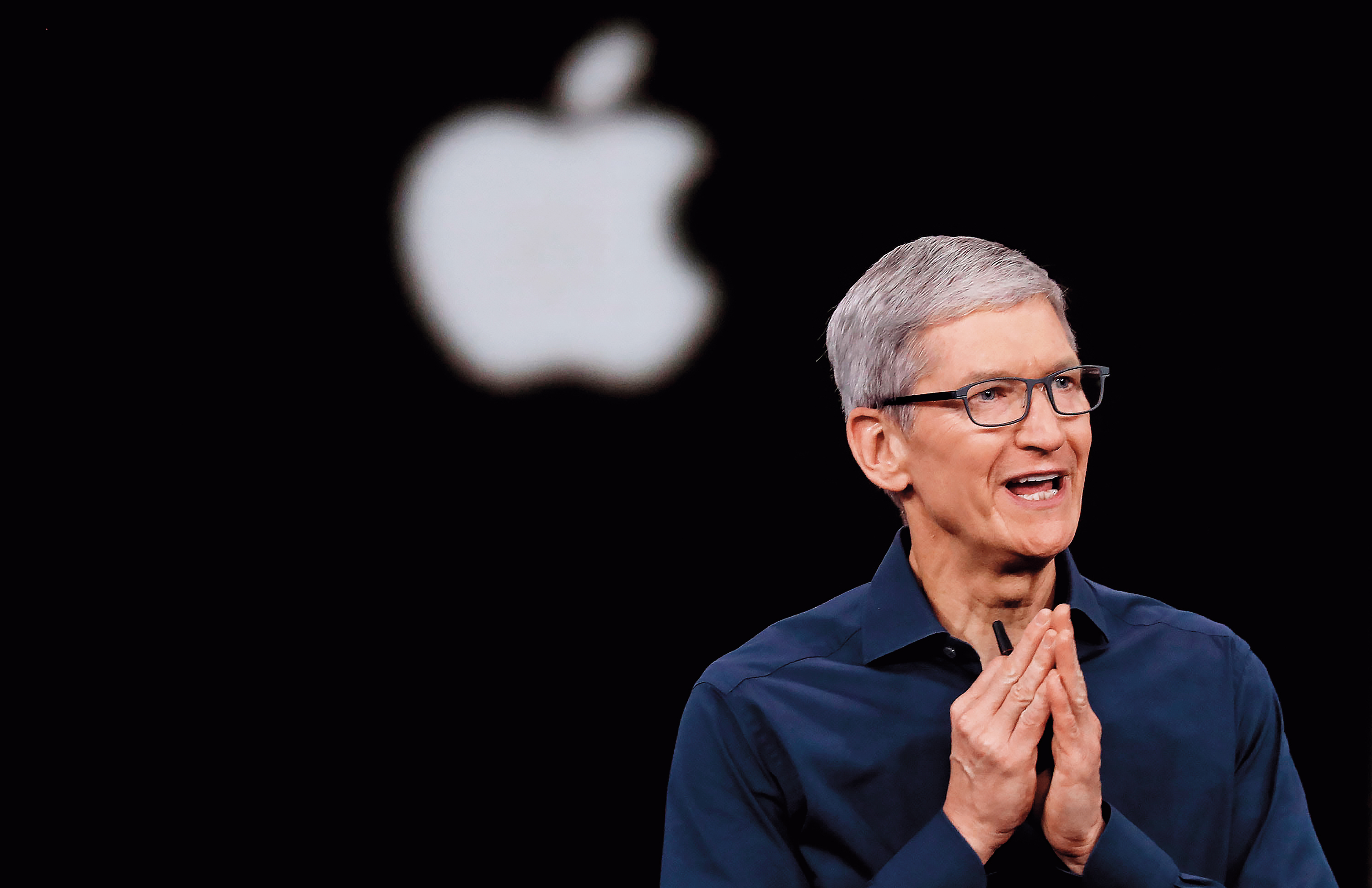 蘋果新型手機近年來屢傳銷售下滑抽單,業界因此稱為「Apple Shock」,圖為蘋果執行長庫克。(東方IC)