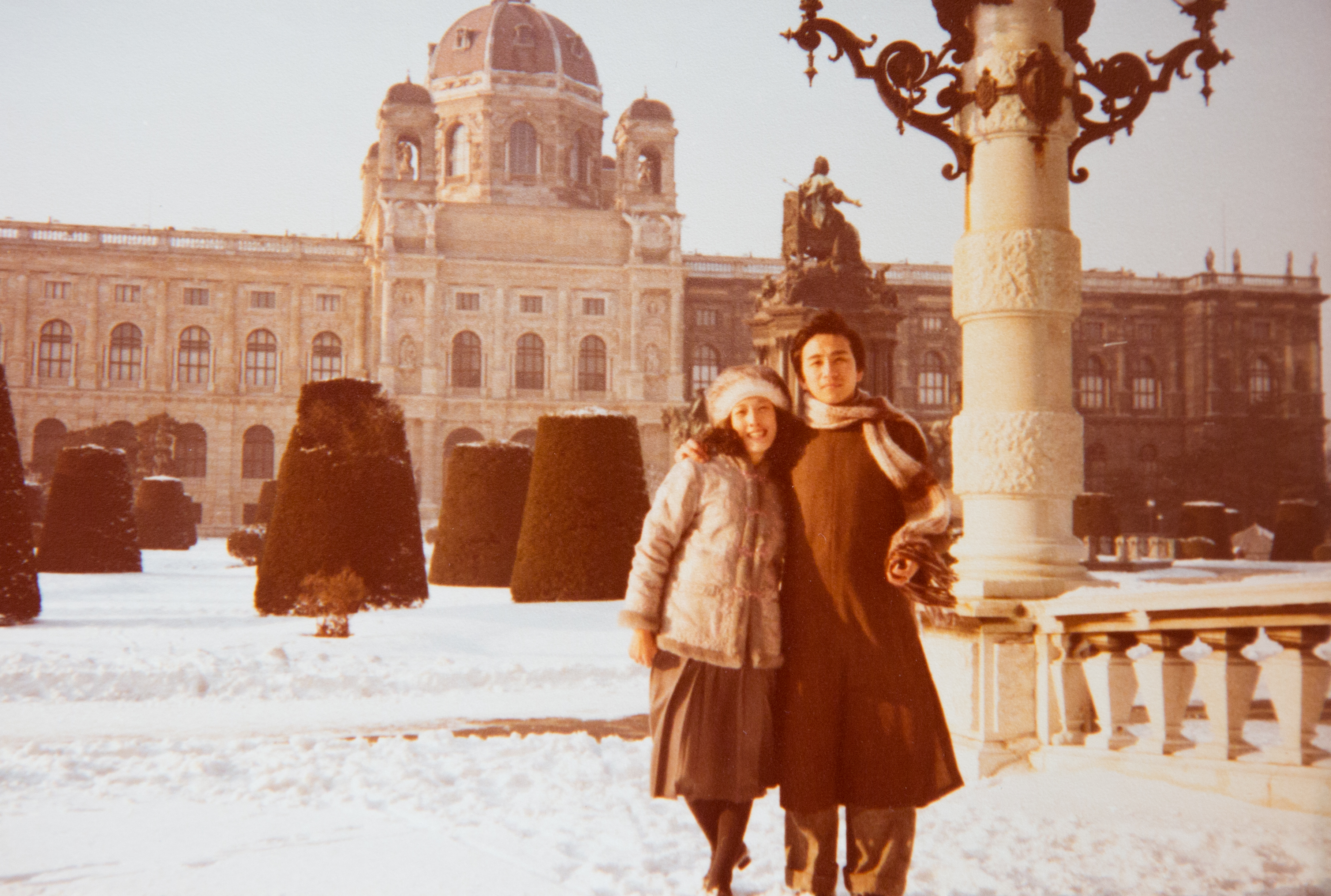 吳輝舟因愛寫詩，在留學生中綽號「維也納徐志摩」，為了幫妻子圓音樂夢遠赴他鄉。（歐洲之星提供）