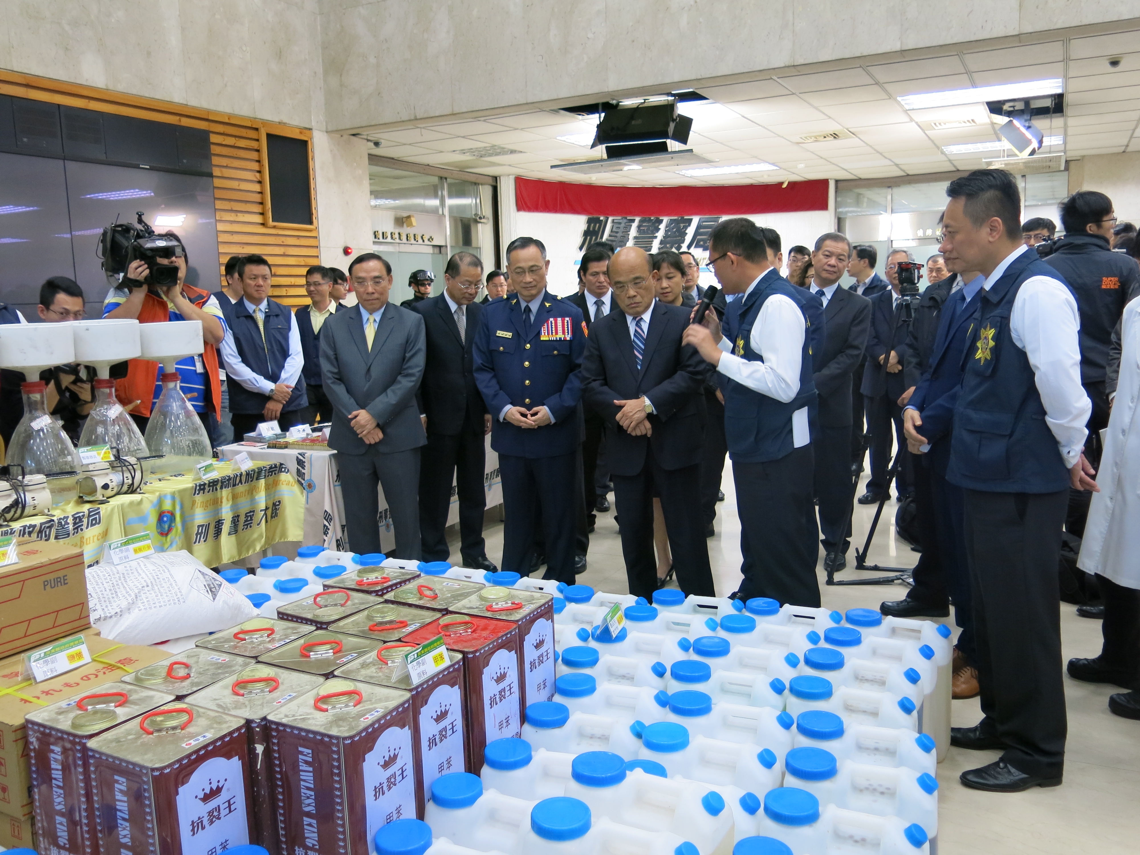 蘇貞昌赴刑事局視察安居專案成果。（刑事局提供）