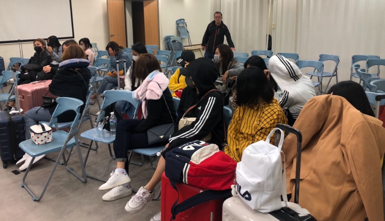 警方共逮捕20名泰籍女子、1名台籍女子，6名嫖客（警方提供）