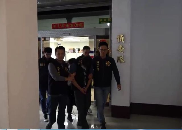 警方依槍砲、毒品等罪嫌移送劉嫌等人。（警方提供）