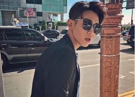 柯震東去年被傳至美國追愛18歲正妹，如今他卻貼文不會再愛了。（翻攝自柯震東IG）