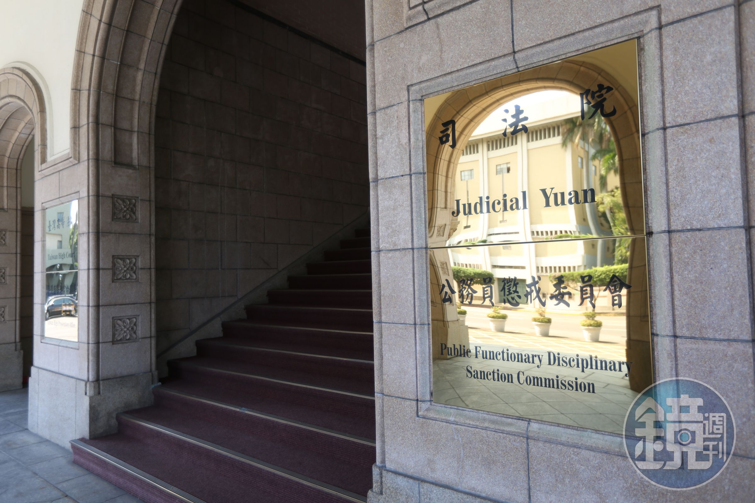 對於拼裝式的參審制，已有法官、檢察官及律師都撰文持反對立場。