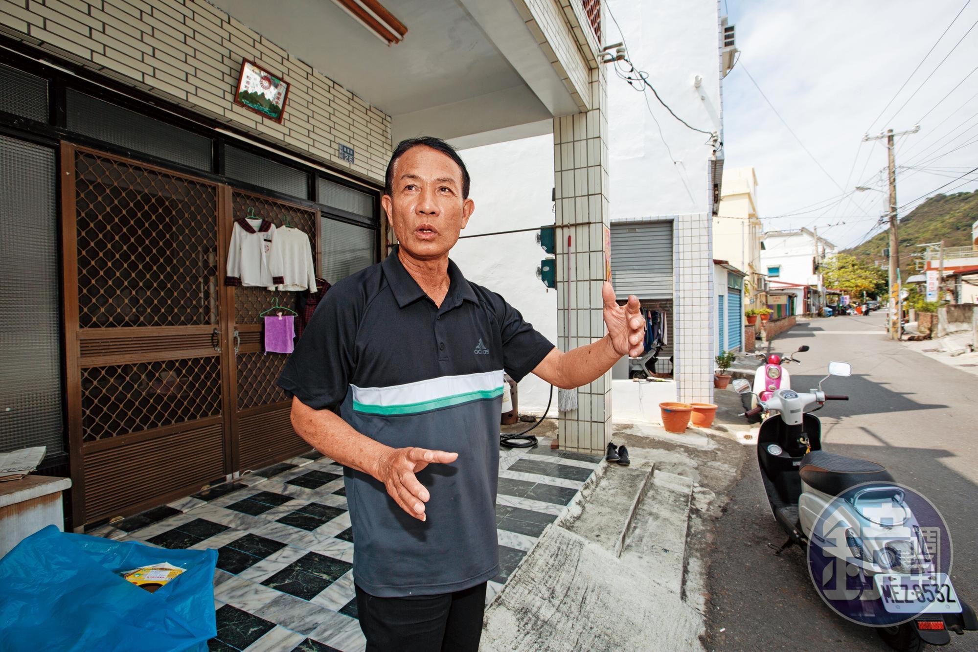 居民陳順在認為消防車行駛鄉道游刃有餘，拓寬路面的正當性啟人疑竇。