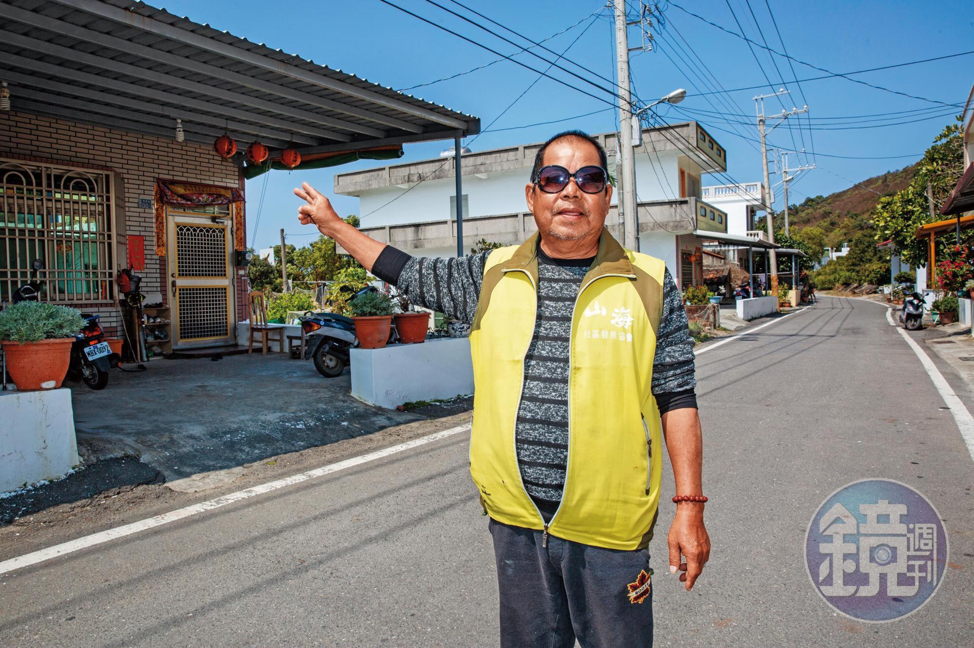 萬里桐部落居民洪新泉質疑鄉道拓寬案,就是為替悠活解套。