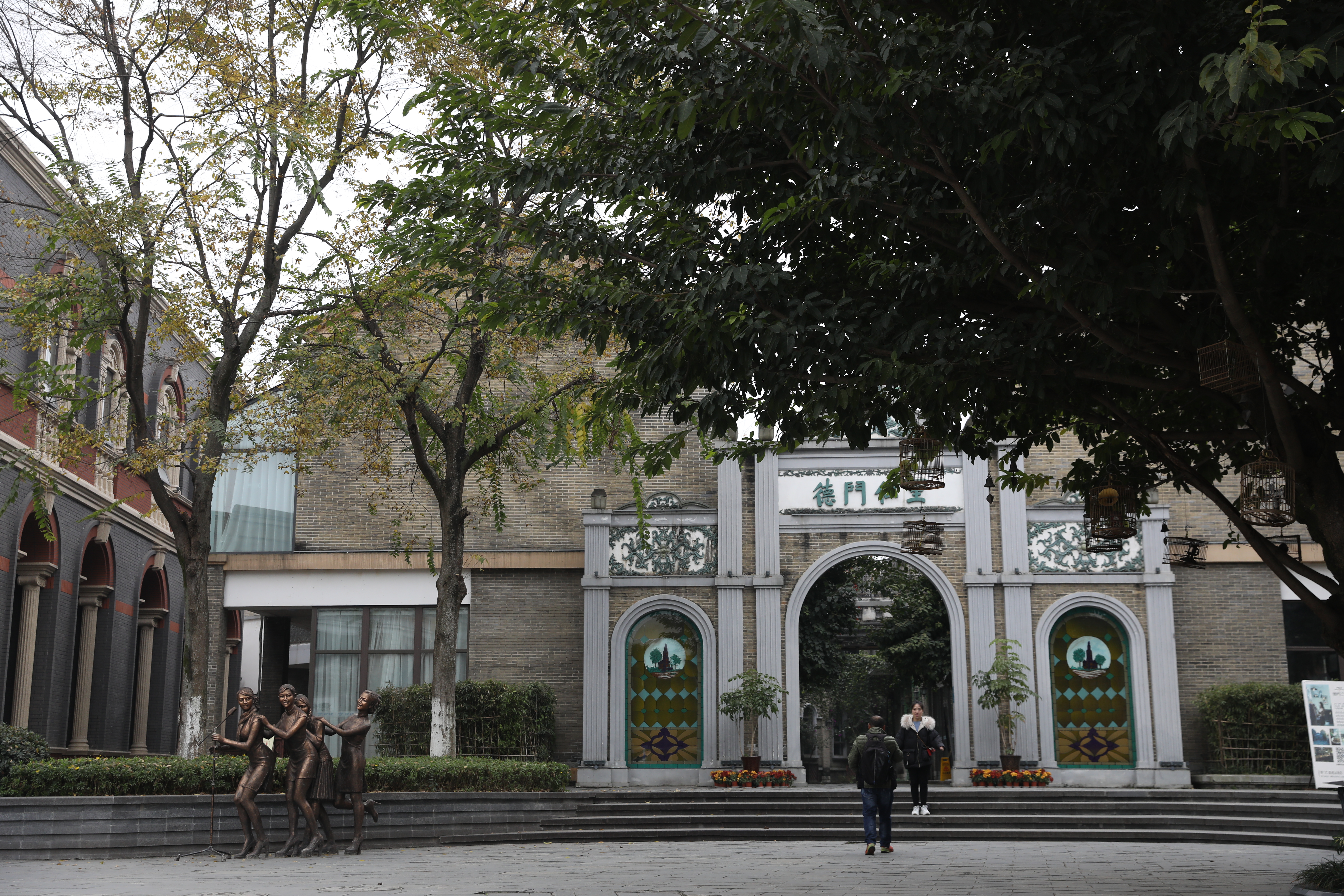 安仁古鎮上的「德門仁里」，是成都文旅打造的旅店，在成都市的寬窄巷子也有一家。
