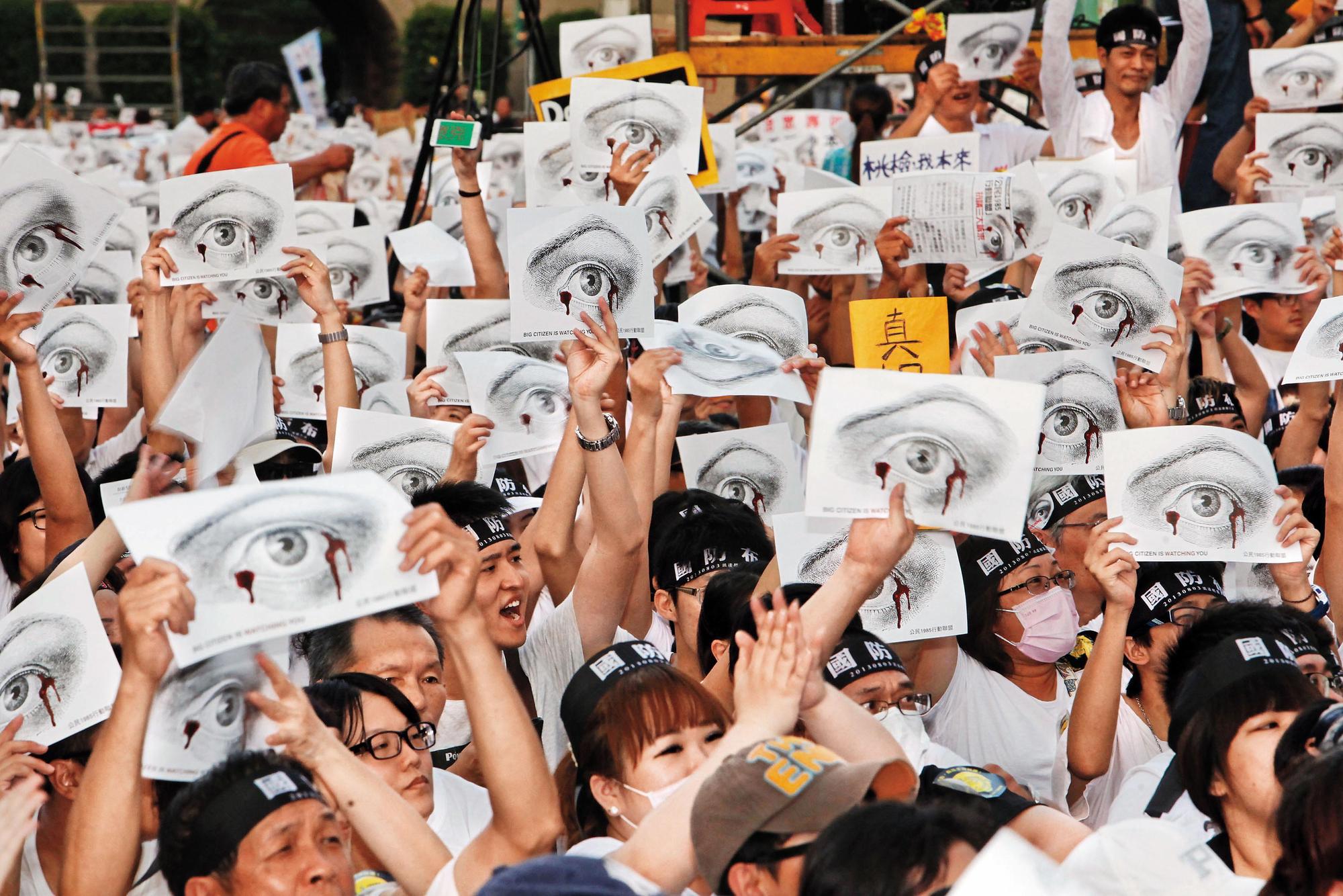 2013年爆發洪仲丘遭虐死事件，柳林瑋參與發起公民1985聯盟，號召25萬人上凱道抗議。