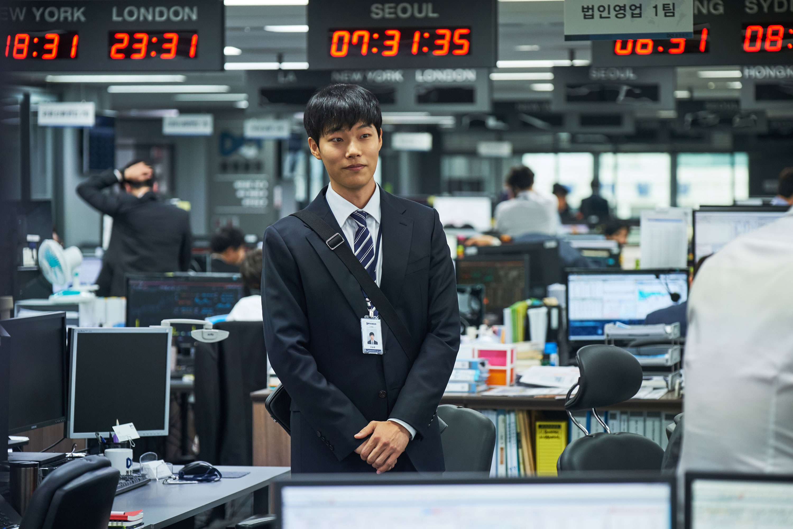 柳俊烈成為菜鳥證券員時受挫連連，幾乎想放棄工作。（車庫娛樂提供）