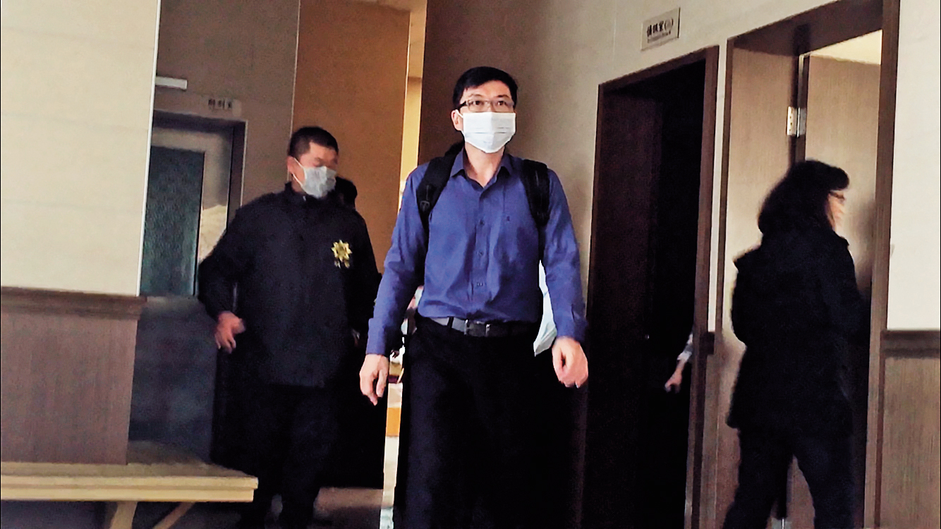 檢警3月5日對小女嬰進行解剖，確認孩子是足月生產，且出生時有呼吸心跳。