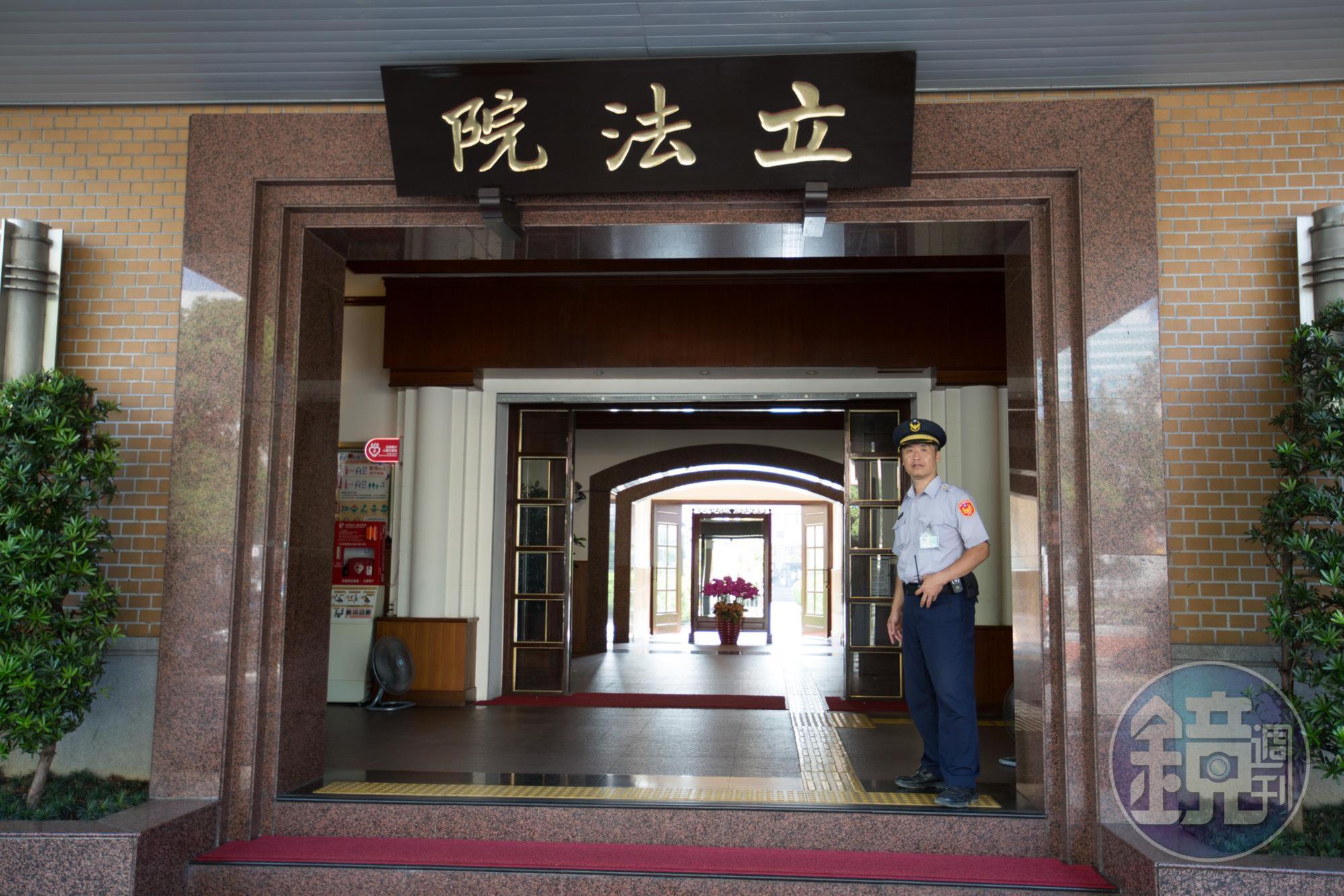 立院日前初審通過修正《法律扶助法》第5條規定，但現在二讀極可能翻案。