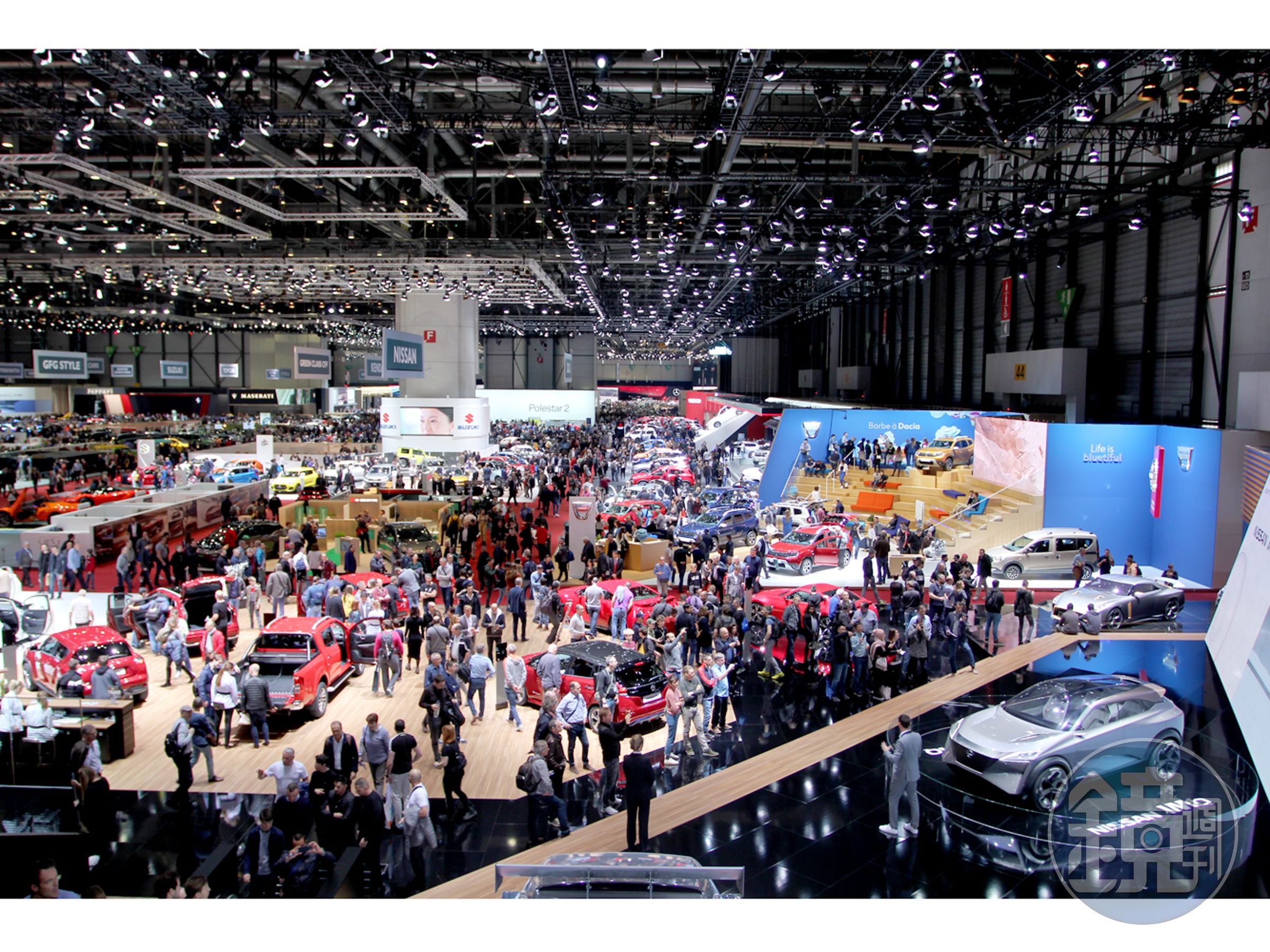 第一屆日內瓦國際車展（Geneva International Motor Show，GIMS）於1924年舉行，至今已是全球最重要的汽車展之一，也是全球車壇的年度趨勢指標。日內瓦車展在展覽面積7萬多平方米的PALEXPO展覽會議中心的室內展館舉行，面積雖然不大（其實也不小了），卻是世界各大著名車廠的必爭之地。2019年參展的全新車款將超過900輛，預估吸引逾66萬人次參觀。