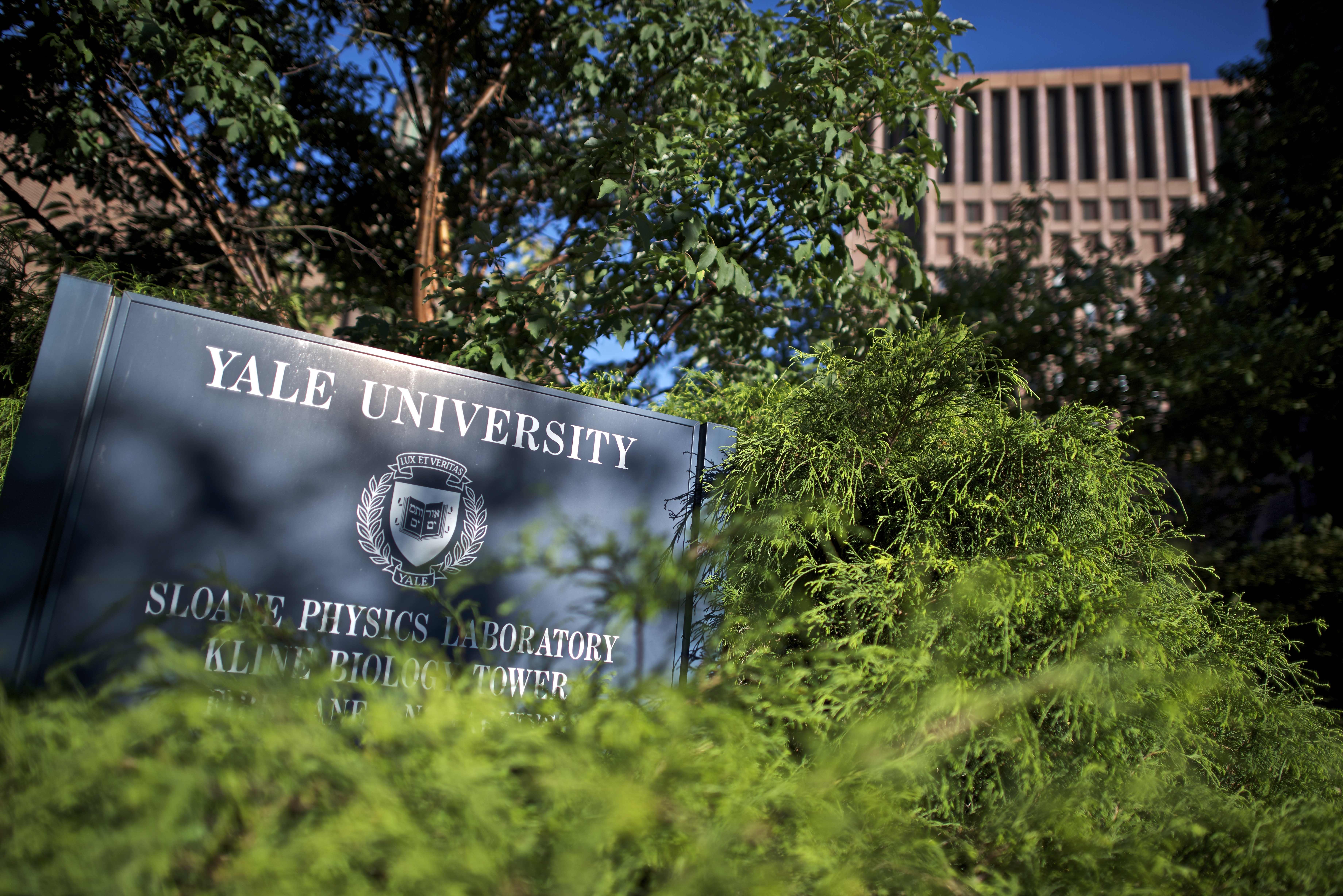 耶魯大學首開鍘，開除一名證實涉及作弊案的女學生。（東方IC）