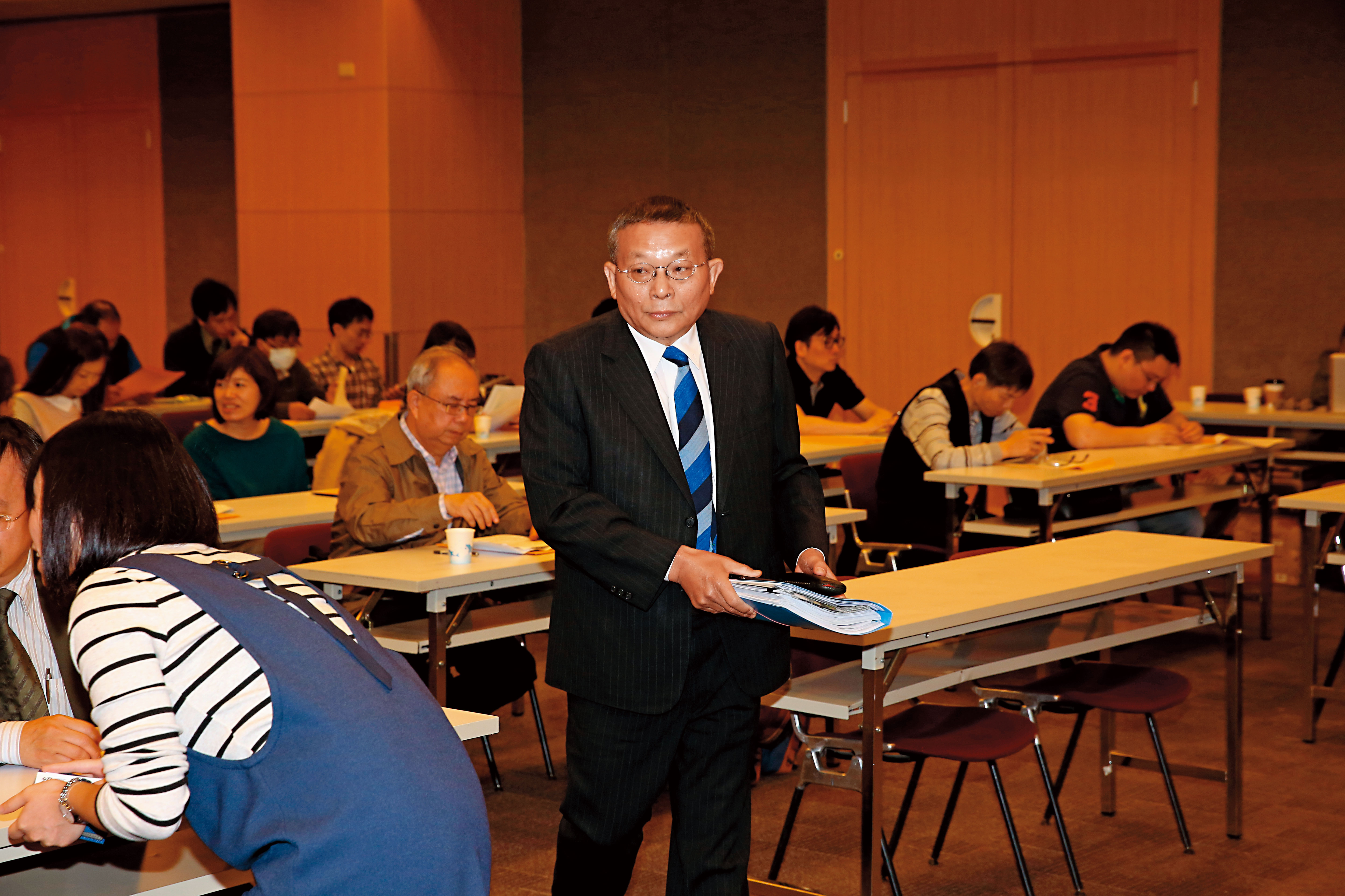 大洋僑果董事長陳清福是穎川建忠家族老臣,是穎川家族資產管理方面的要角。