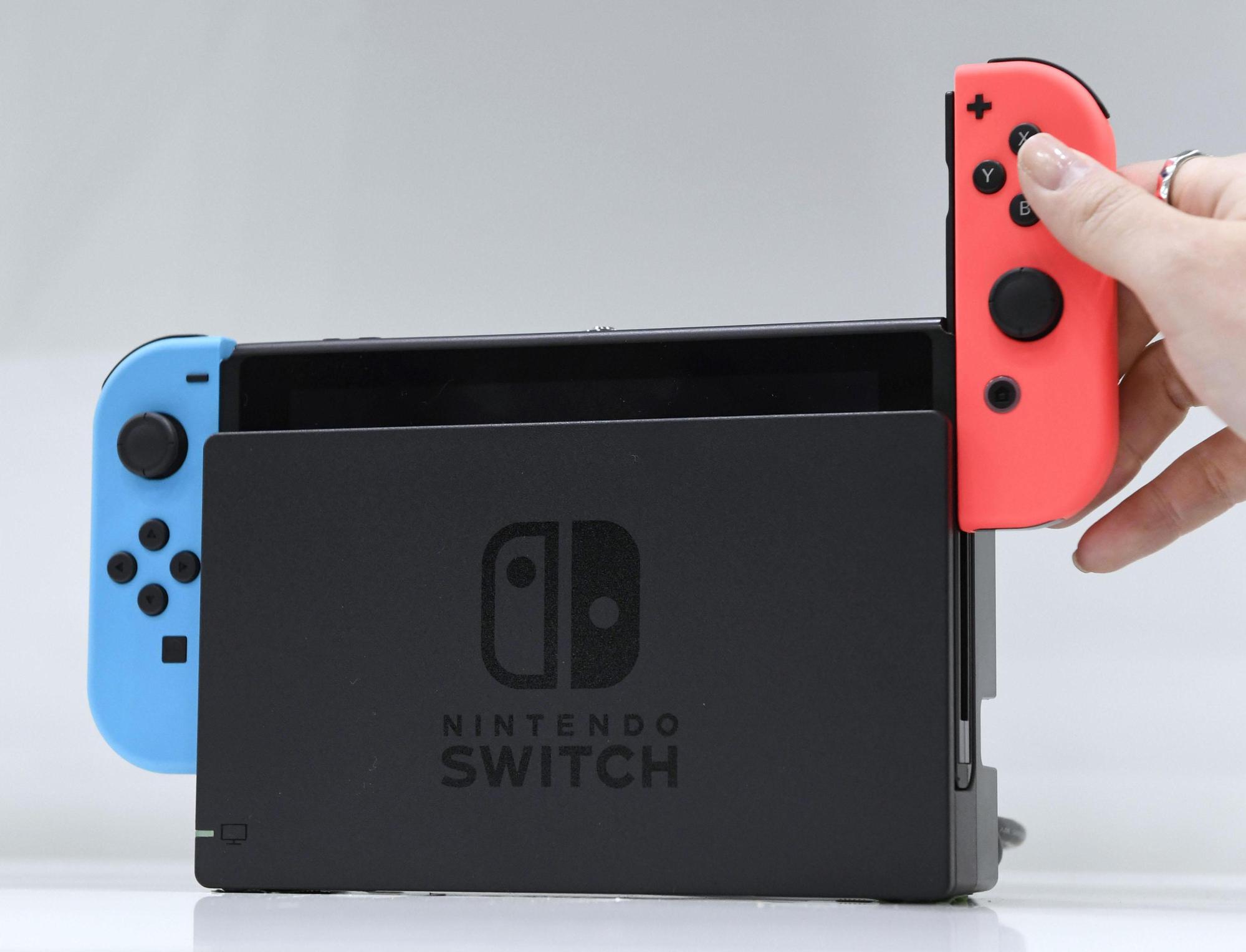 華爾街日報報導，任天堂計畫最快在今年夏天推出兩款新的Switch主機。