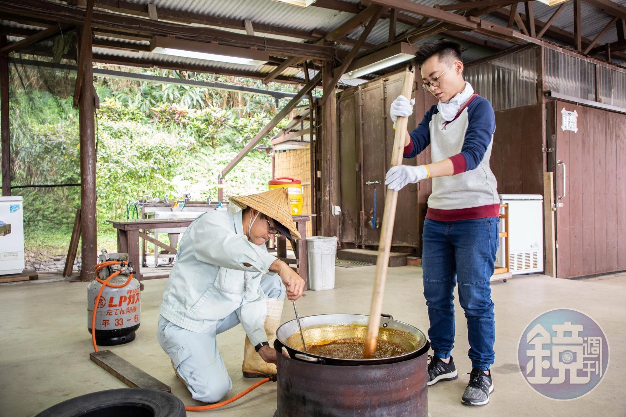 溫度判定是製作黑糖重要的依據。