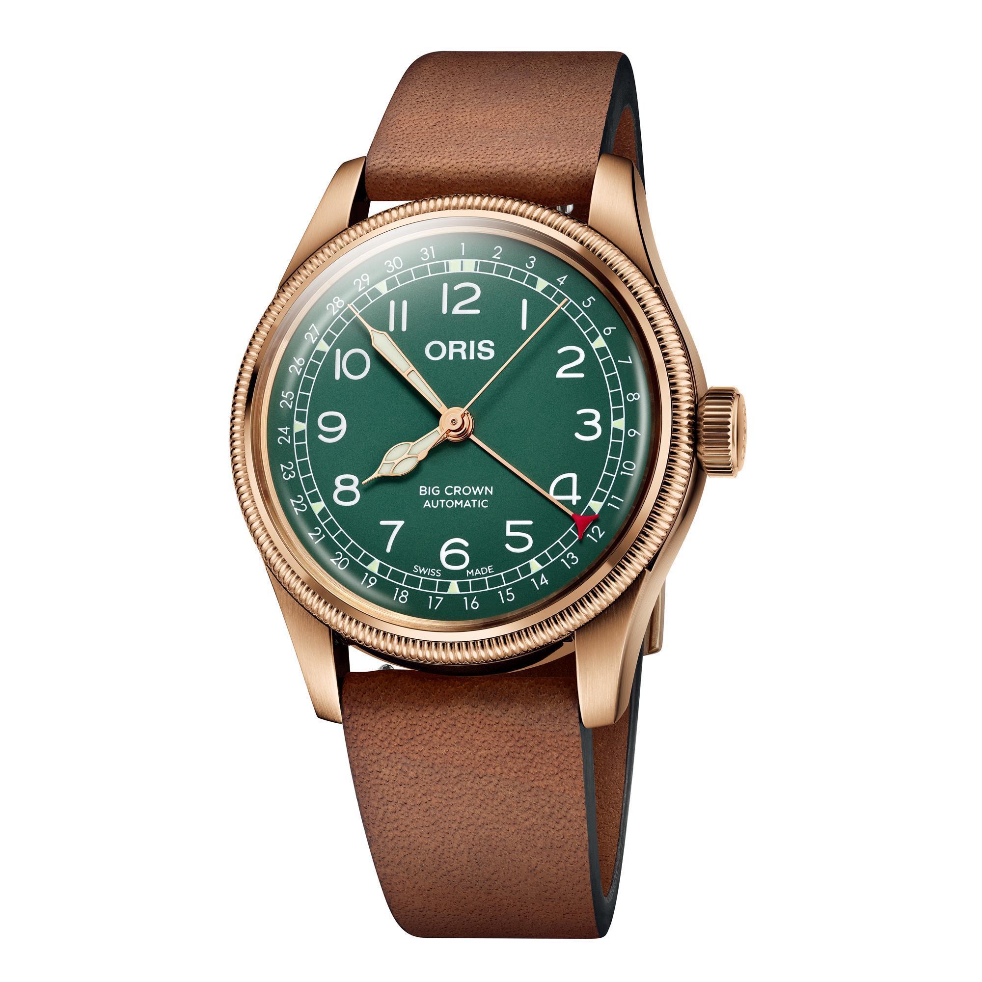 去年大受好評的Big Crown Pointer Date青銅款，今年推出加大版本，錶徑40mm，定價NT$60,000。