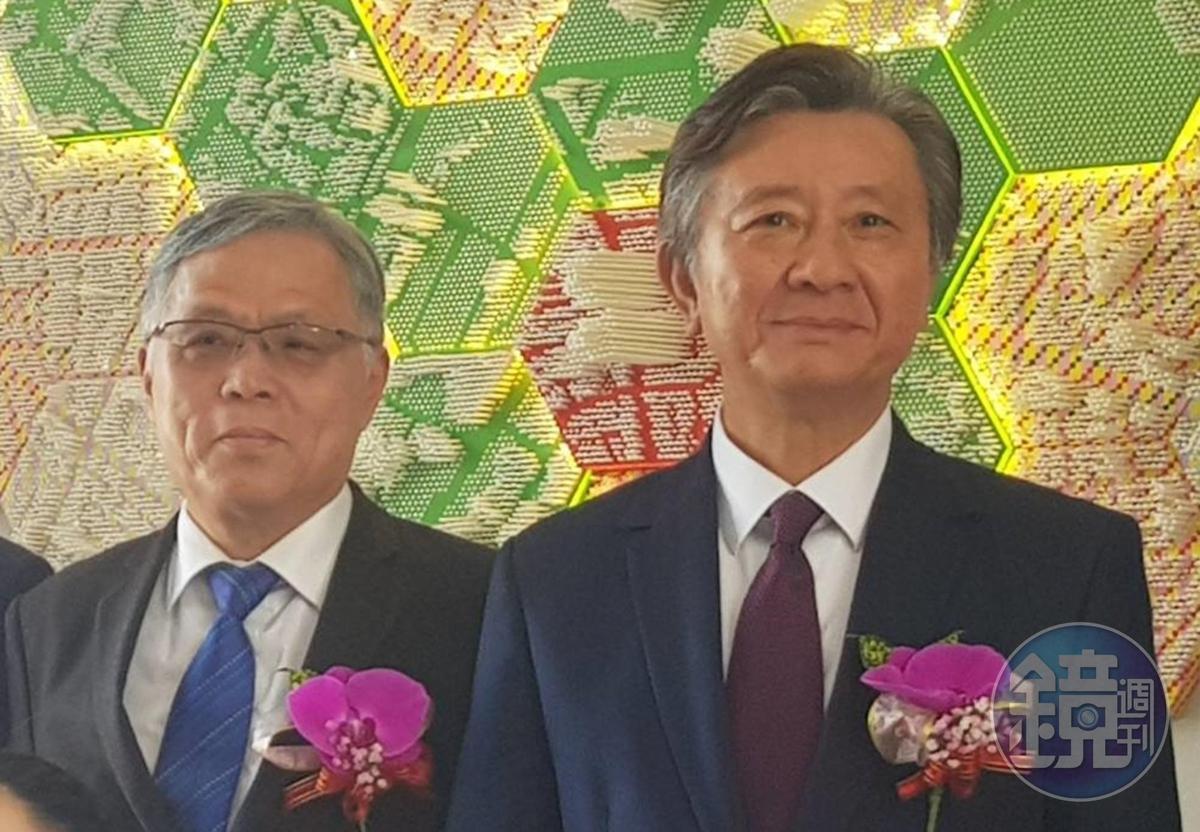 歷經17年才整合完成永雄卓閱,永雄建設機構董事長劉炳煌(左)與甲桂林廣告副董事長曹瑞濱(右)出席公開記者會。