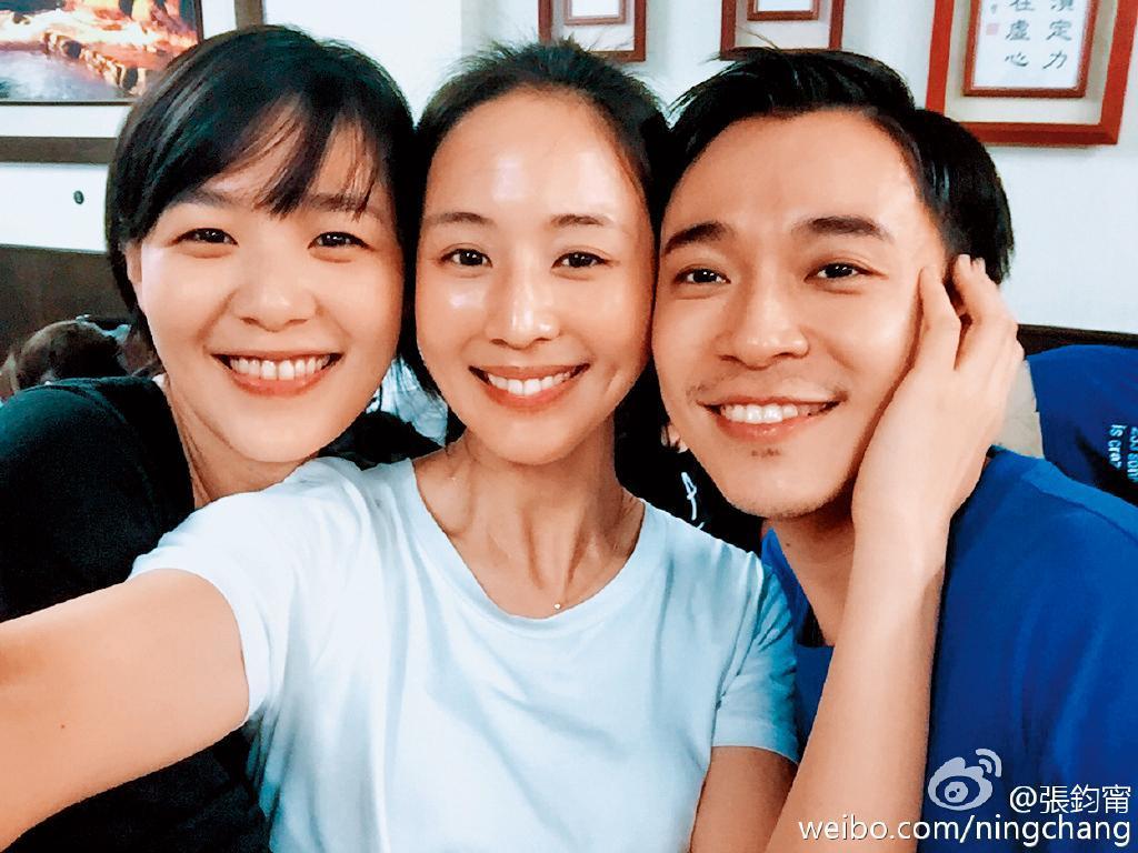 吳青峰與張鈞甯是焦安溥圈內好友，張鈞甯已經在第一時間搶當乾媽。（翻攝自張鈞甯微博）
