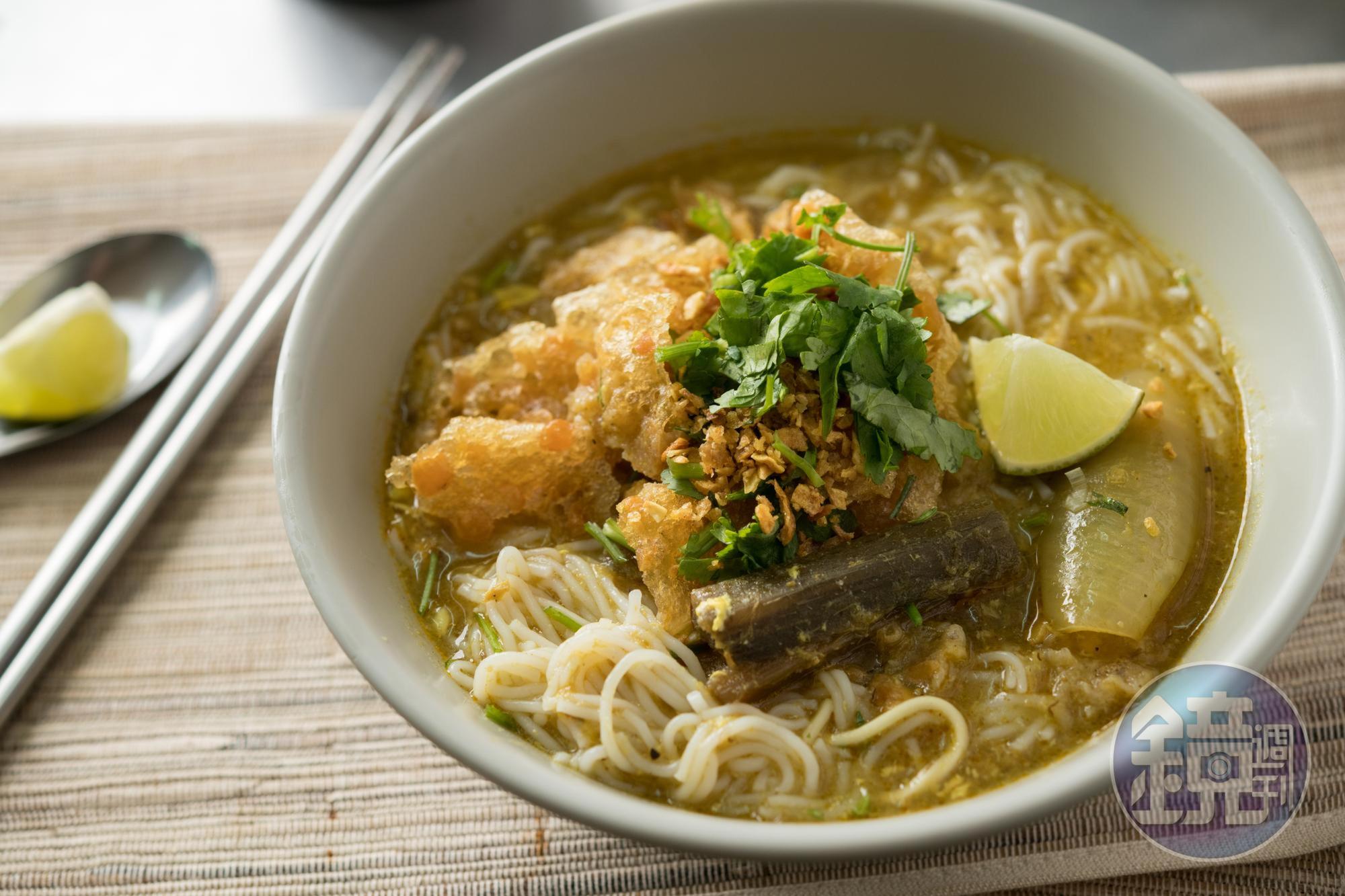 「魚湯麵」是用草魚和吳郭魚熬湯底,湯頭喝得到濃濃魚鮮味和魚肉末,米線Q彈細滑。(60元/碗)