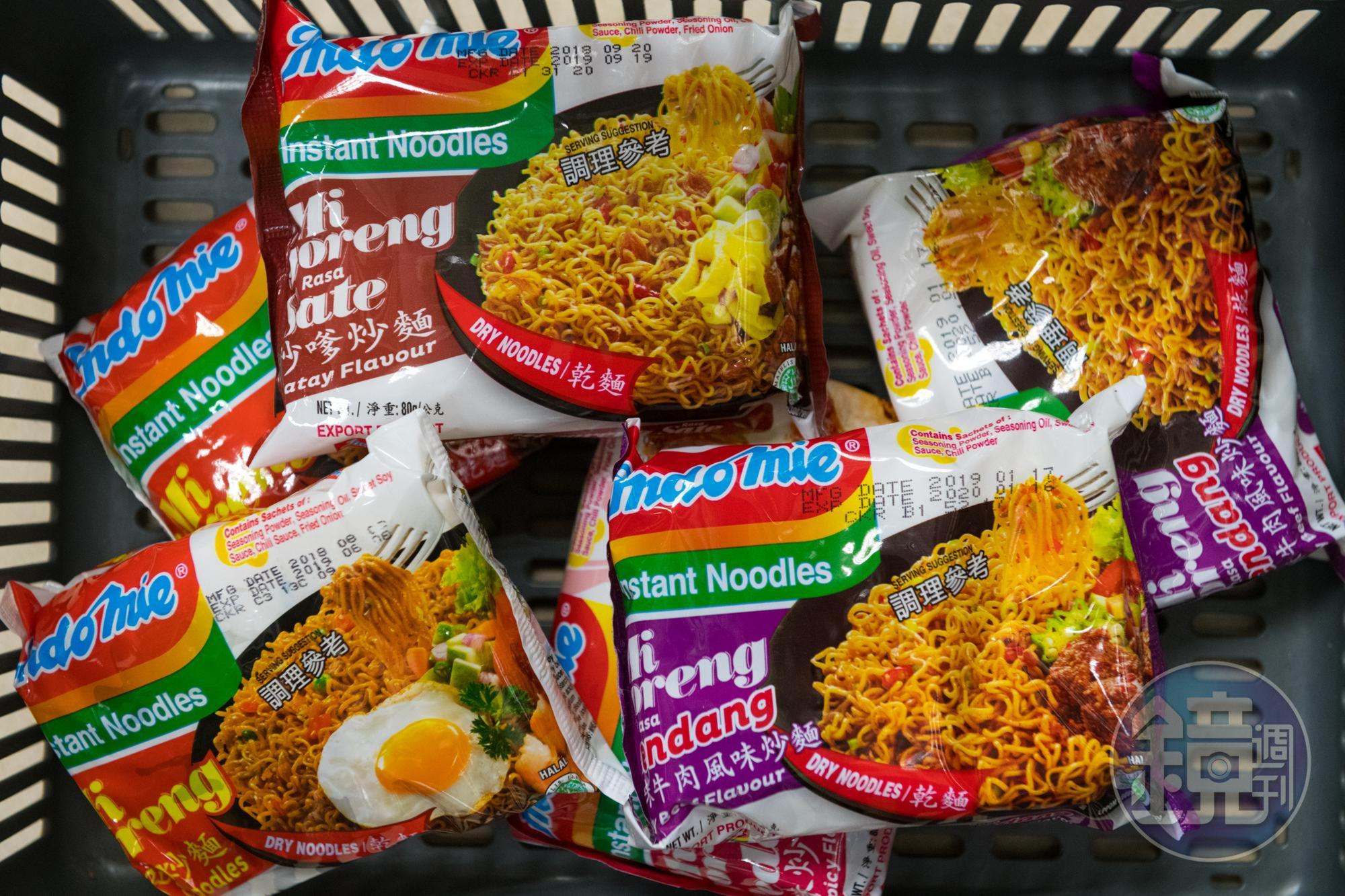 印尼泡麵口味多元,買越多包越便宜。