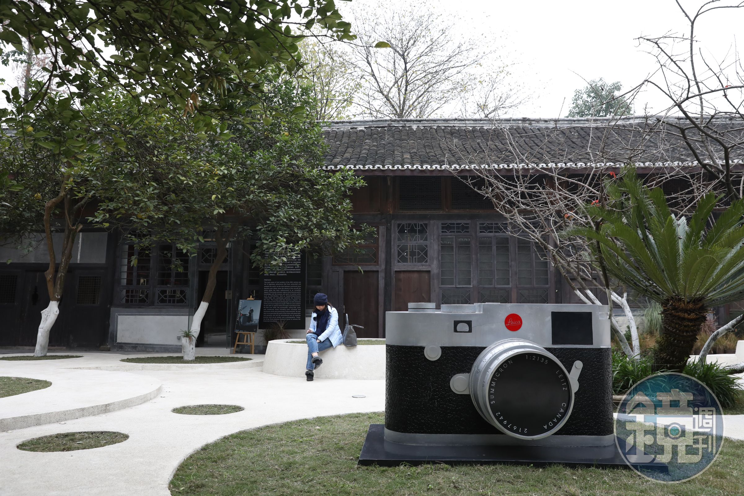 老公館裡藏著「萊卡視界」「華為藝術」等常駐博物館，是古鎮與藝術對話的場域。