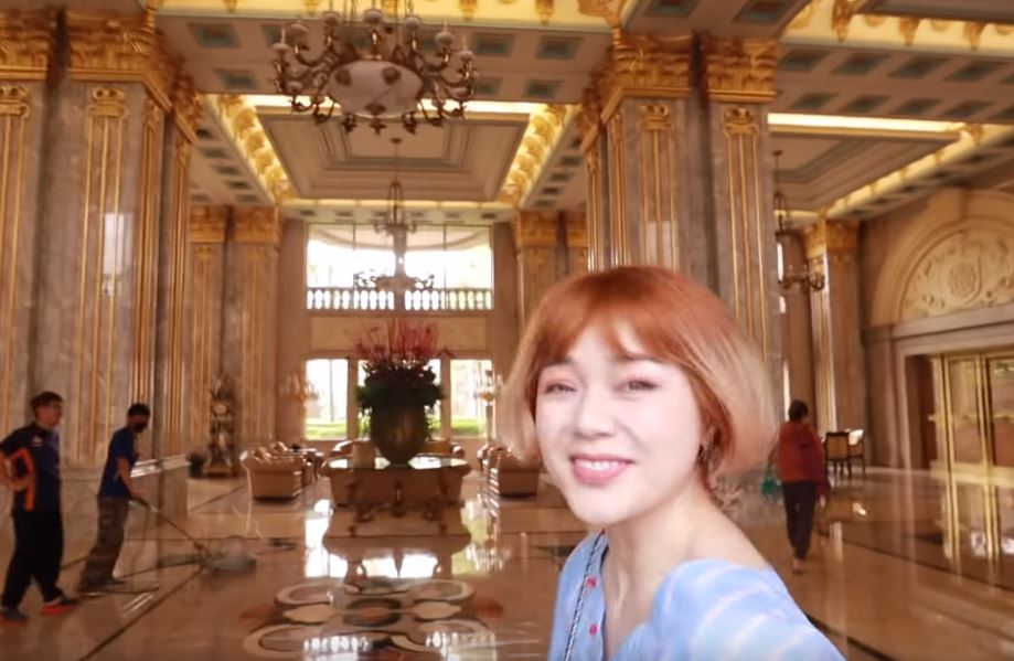 美妝網紅沛莉Peri近日開箱公布帝寶內部，豪奢裝潢有如飯店。（翻攝自Youtube）