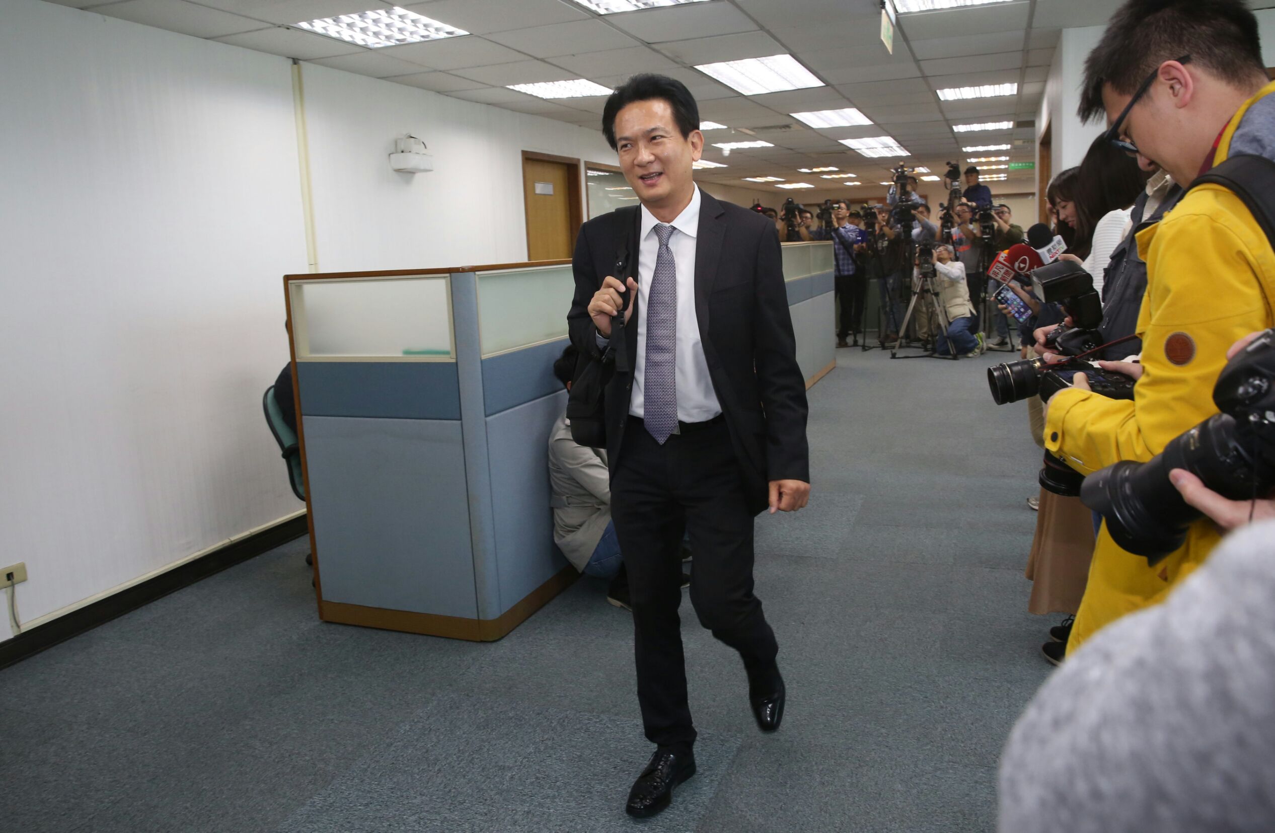 賴清德子弟兵、立委林俊憲出席民進黨中執會。