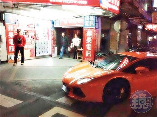 靠著批發大盤握有價格優勢,蘋果電訊曾是東區手機夯店,但網路評價二極。(張居財提供)