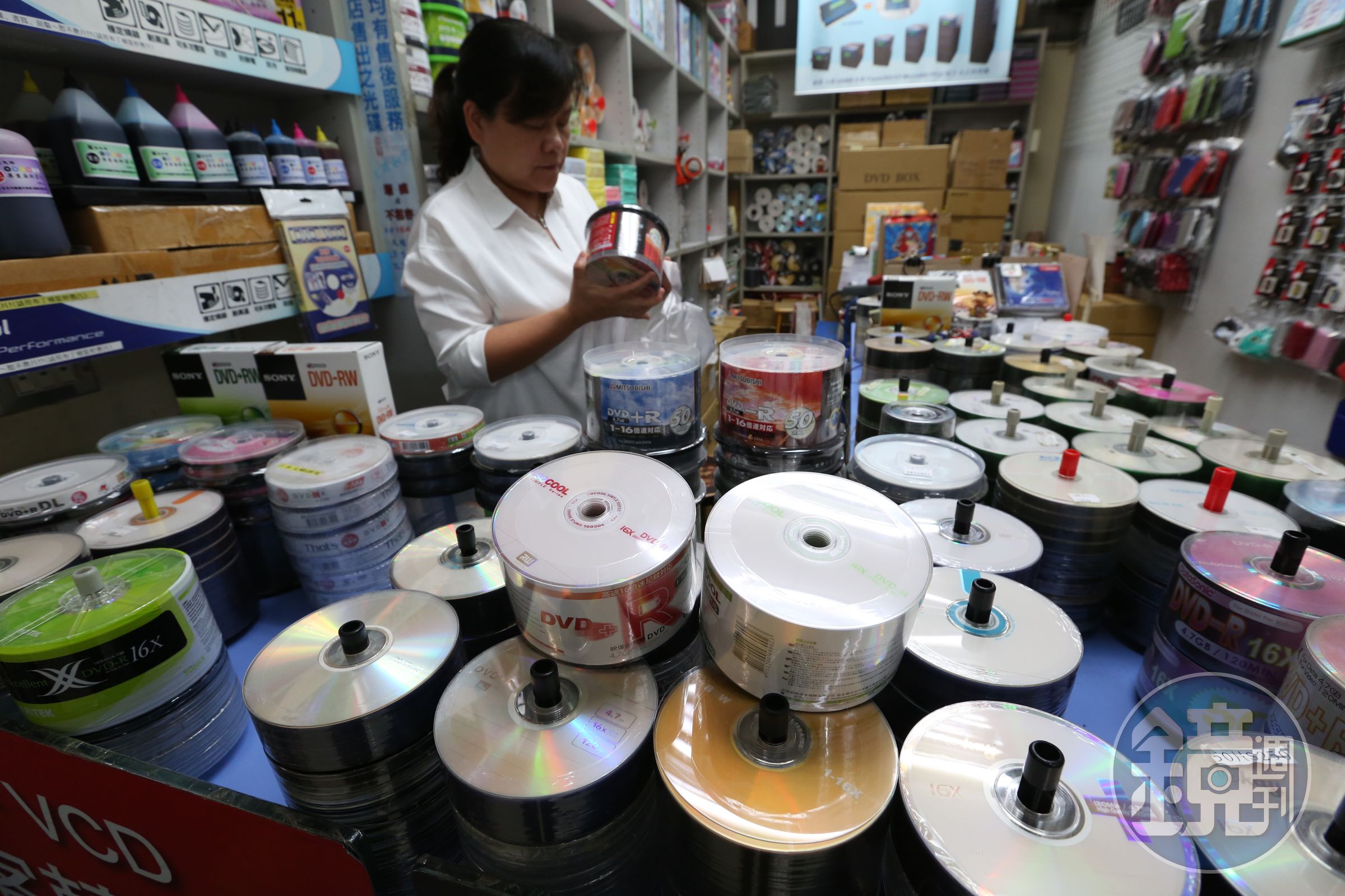光碟大廠中環近年積極轉型文創產業，去年每股賺0.24元。圖為中環光碟片。